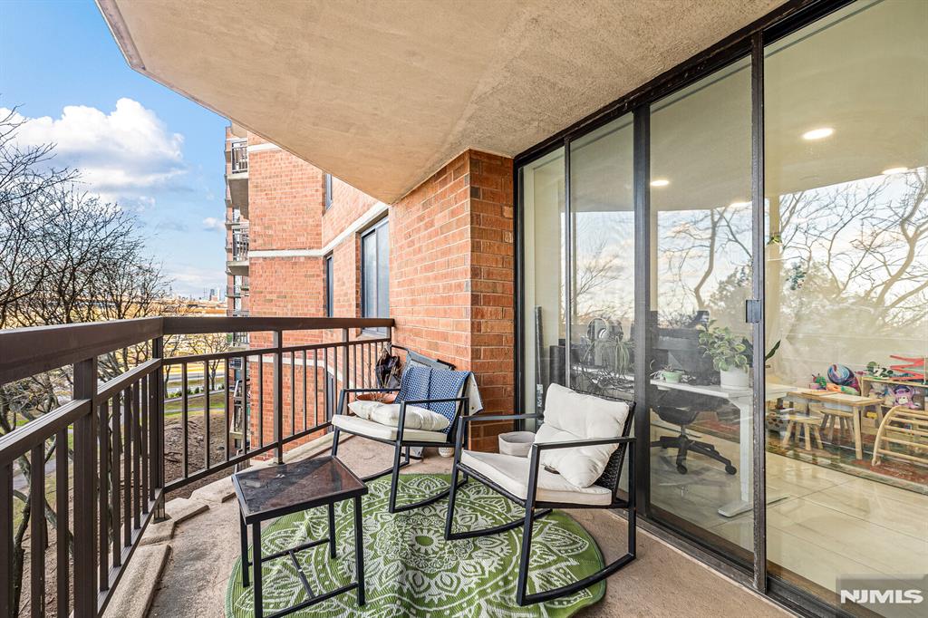 427 Harmon Cove Tower 427