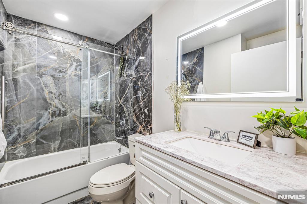 427 Harmon Cove Tower 427