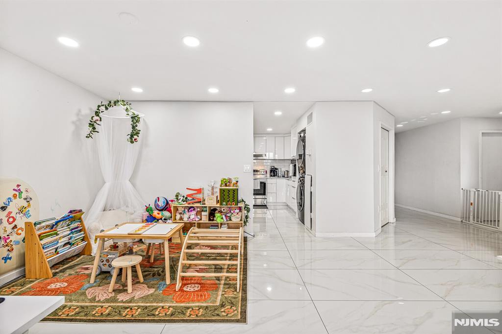 427 Harmon Cove Tower 427