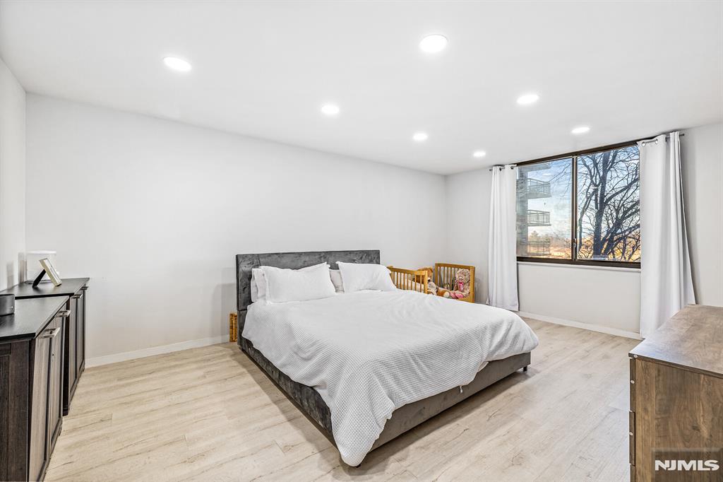 427 Harmon Cove Tower 427