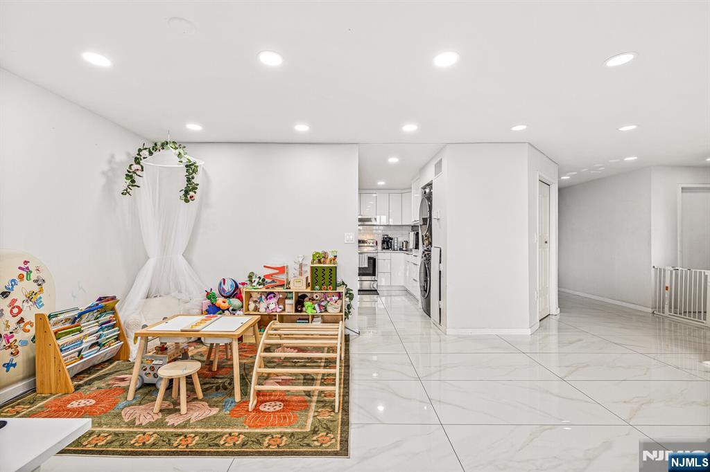 427 Harmon Cove Tower 427