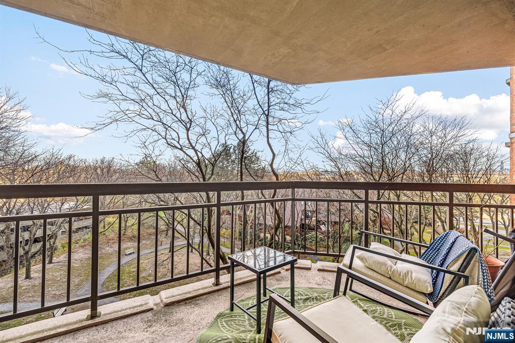 427 Harmon Cove Tower 427