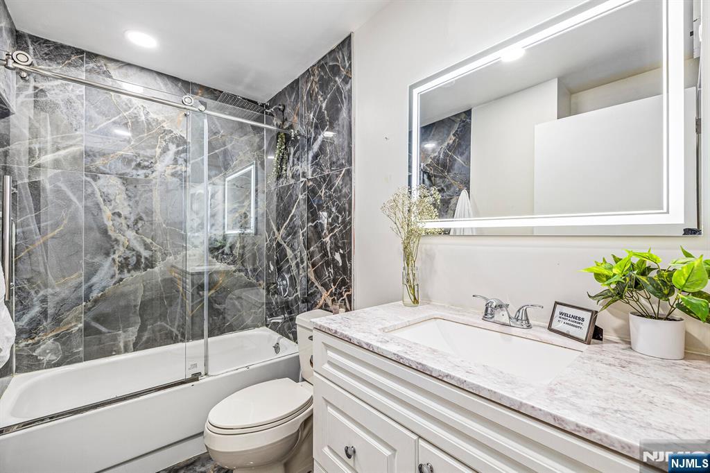 427 Harmon Cove Tower 427