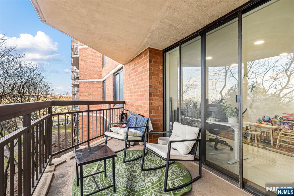 427 Harmon Cove Tower 427