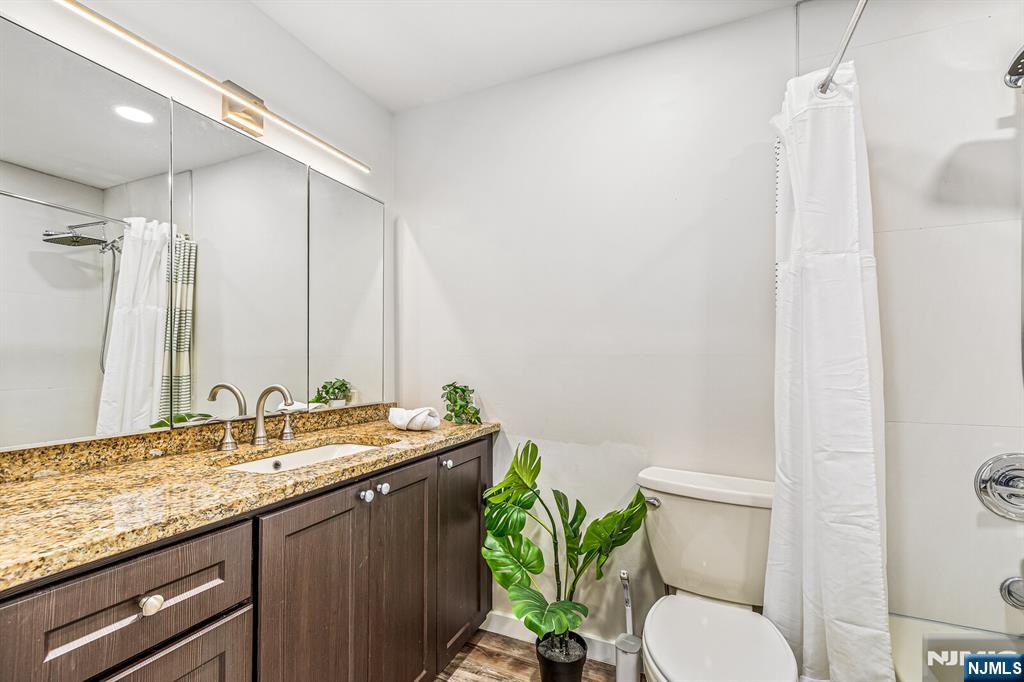 427 Harmon Cove Tower 427