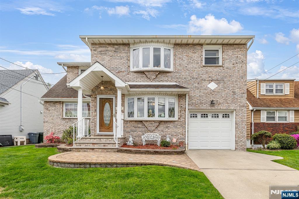 347 Mansfield Avenue