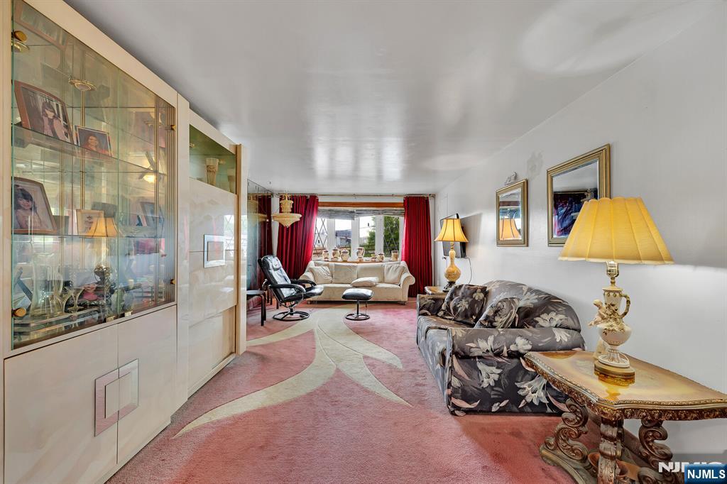 347 Mansfield Avenue