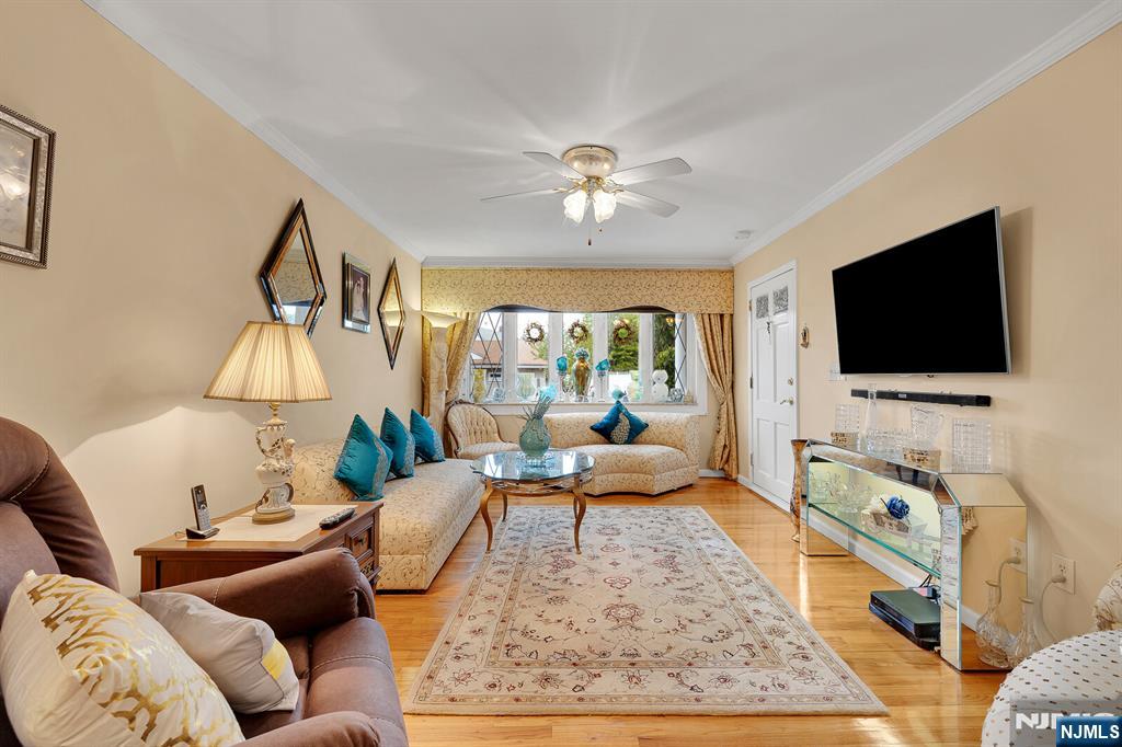 347 Mansfield Avenue