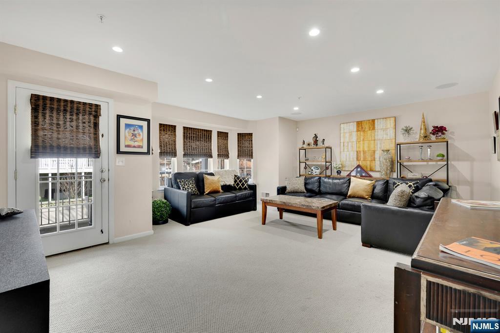 5 Creekside Court