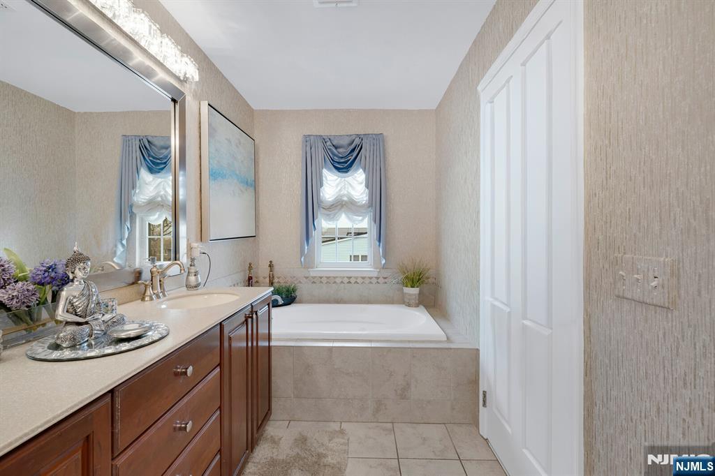 5 Creekside Court