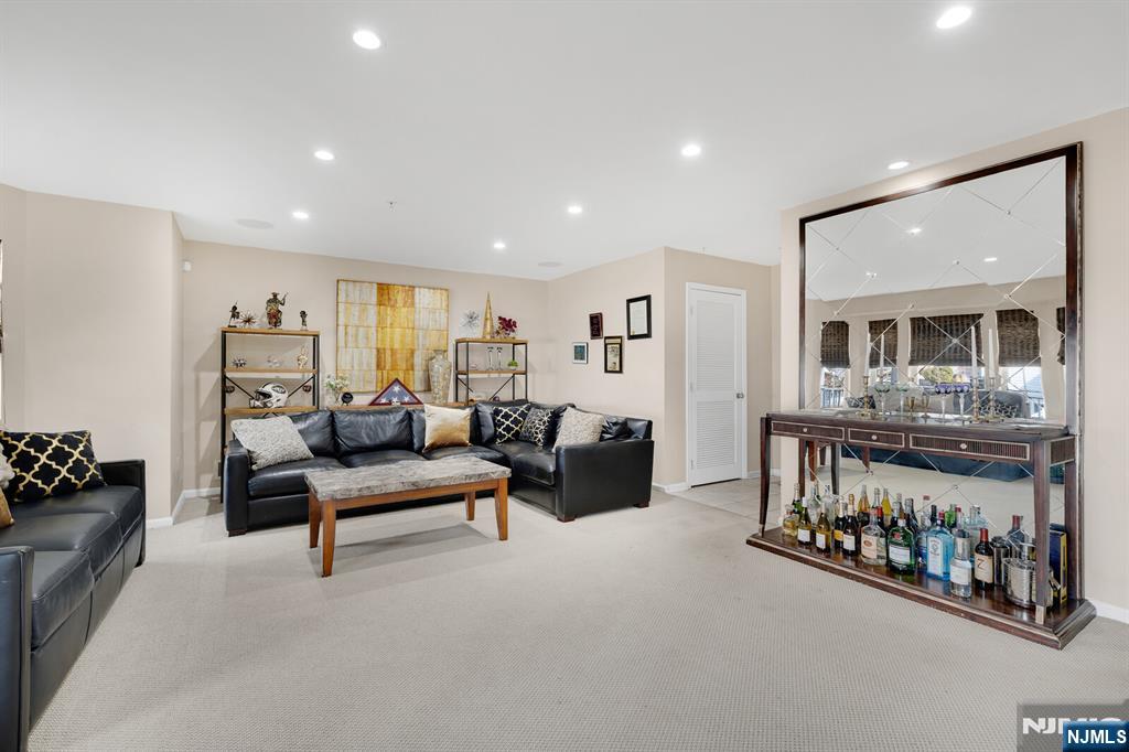5 Creekside Court