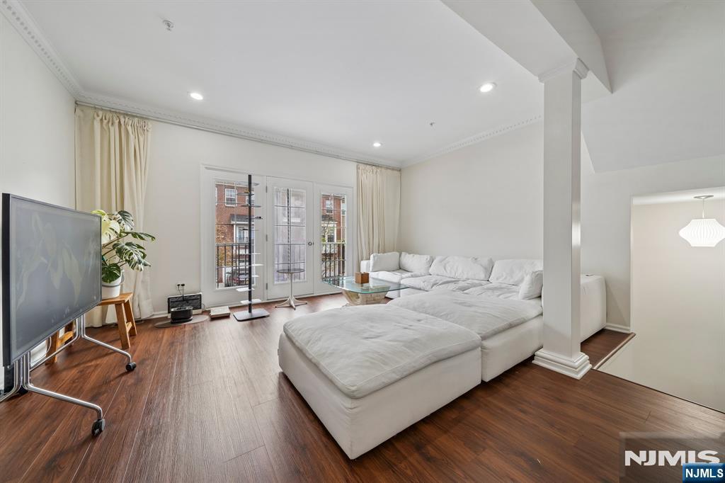 21 Creekside Court