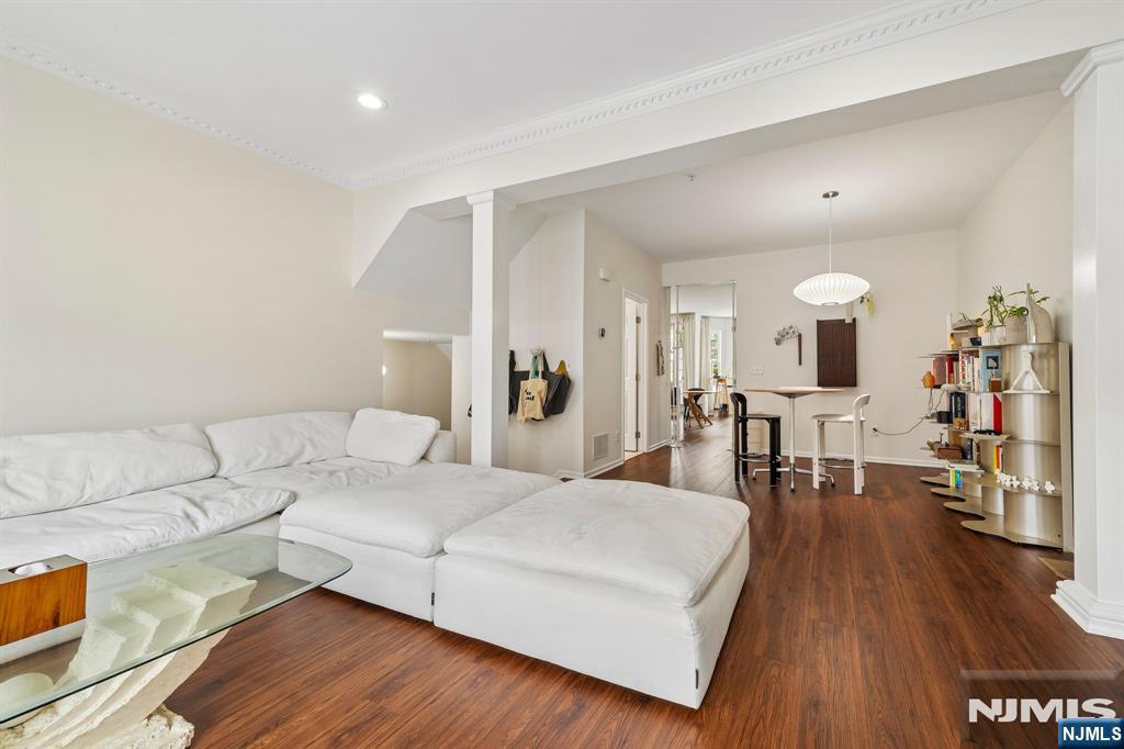 21 Creekside Court