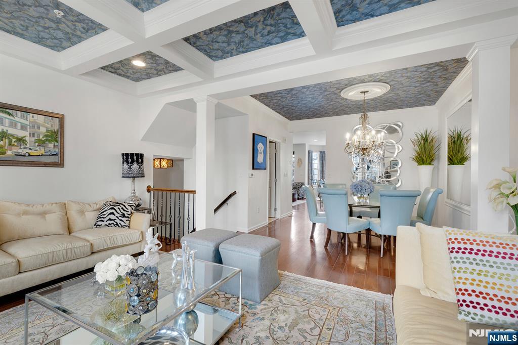 5 Creekside Court