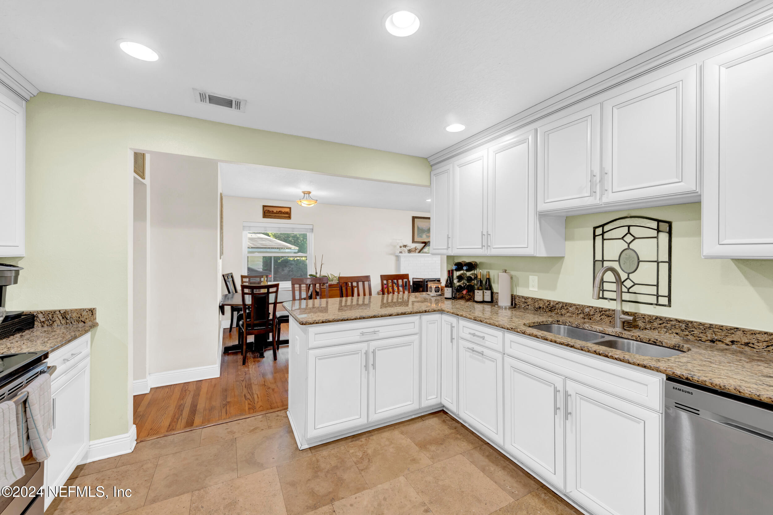 7305 POINCIANA Avenue