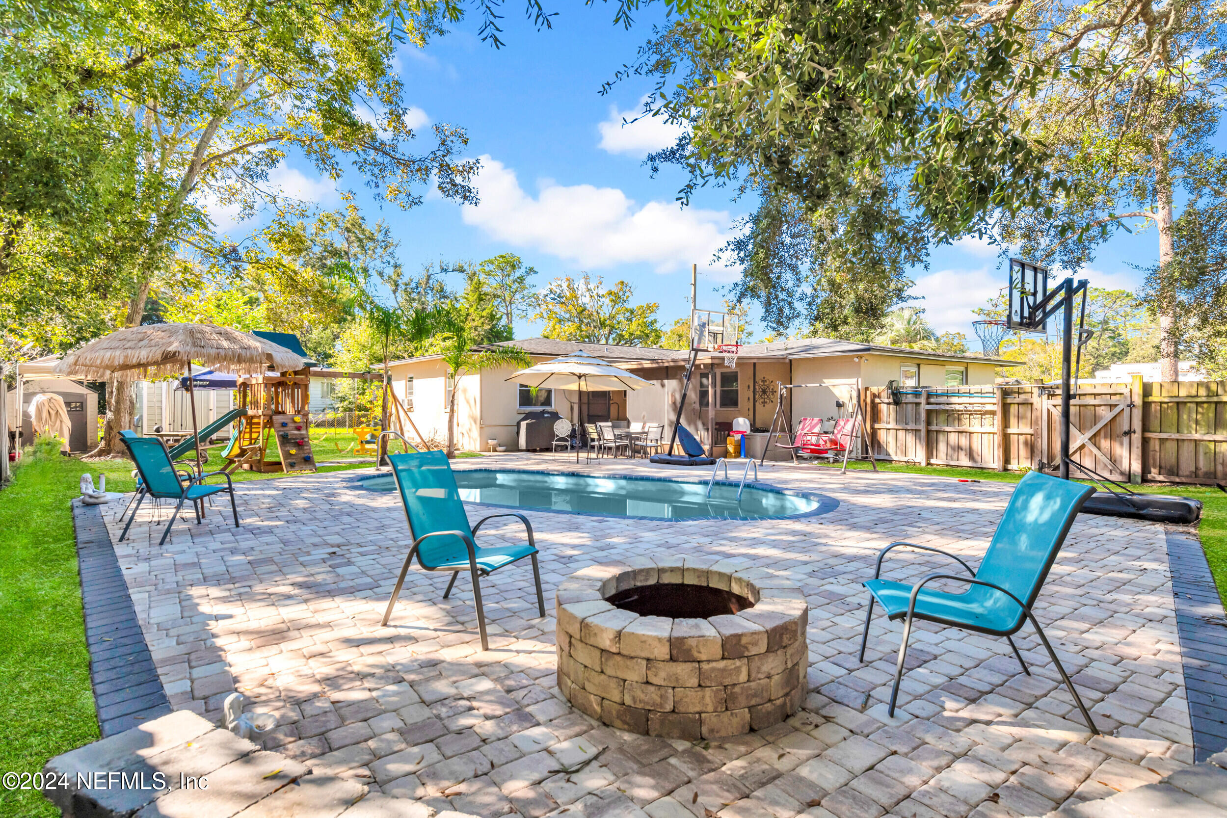 7305 POINCIANA Avenue