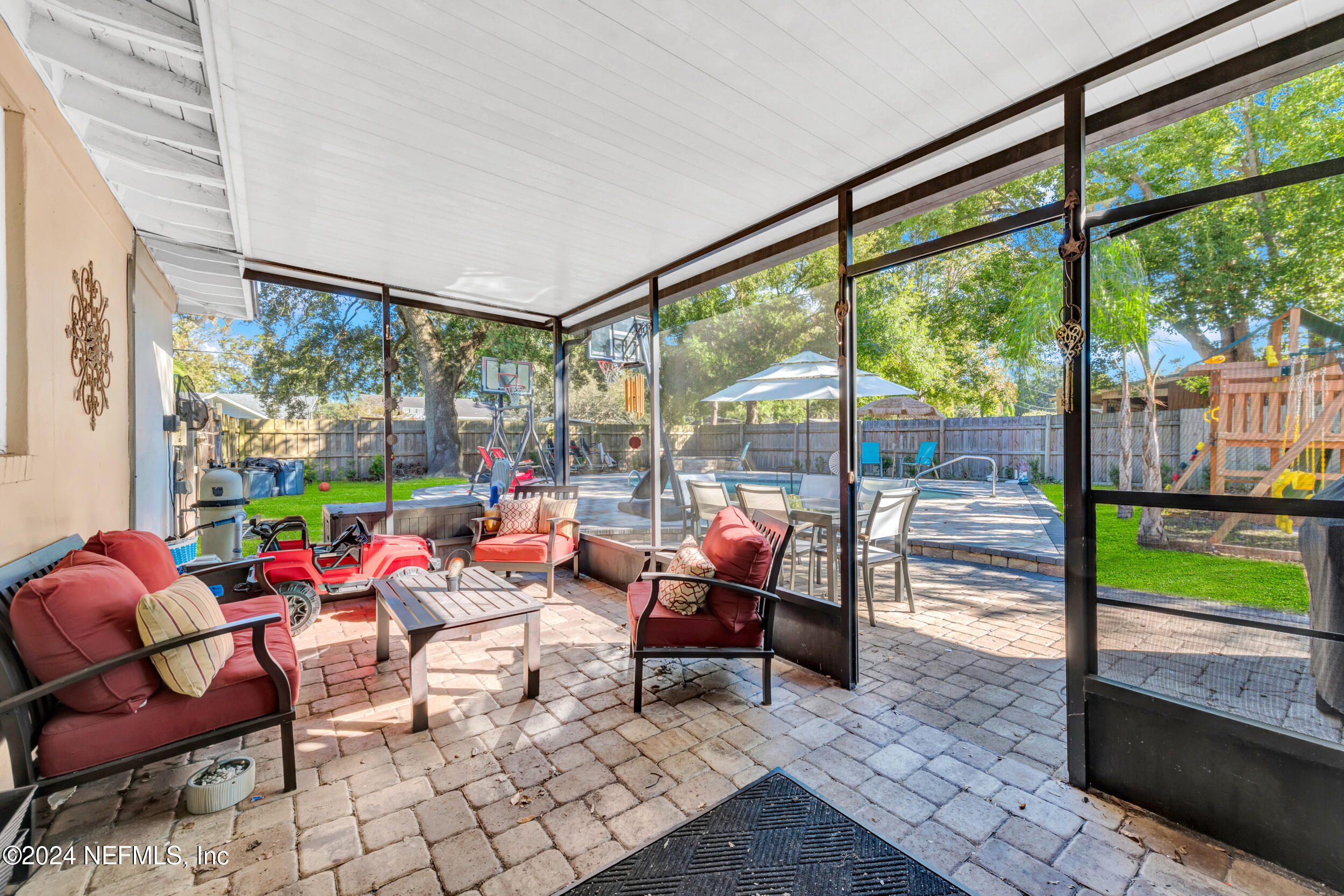 7305 POINCIANA Avenue