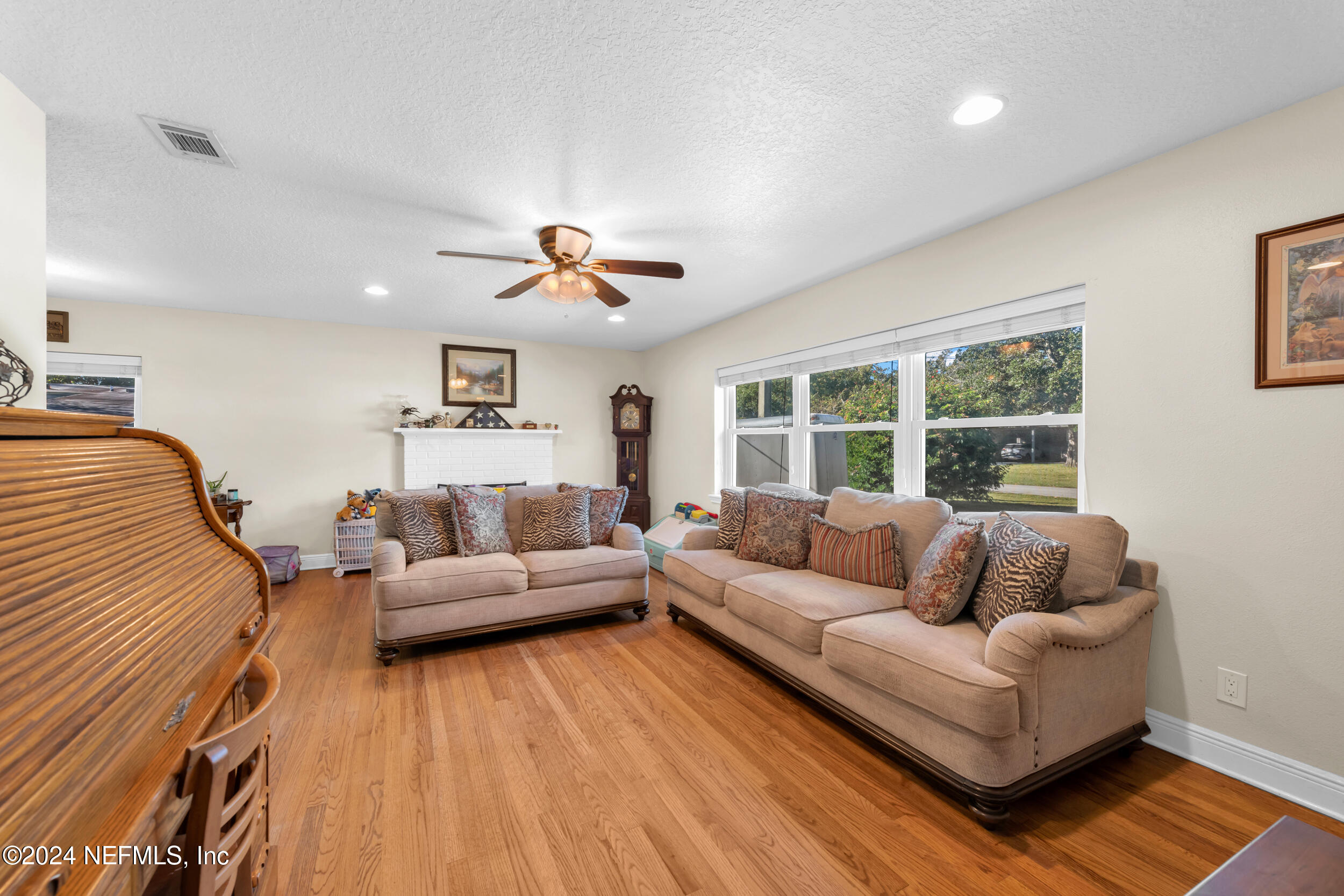 7305 POINCIANA Avenue