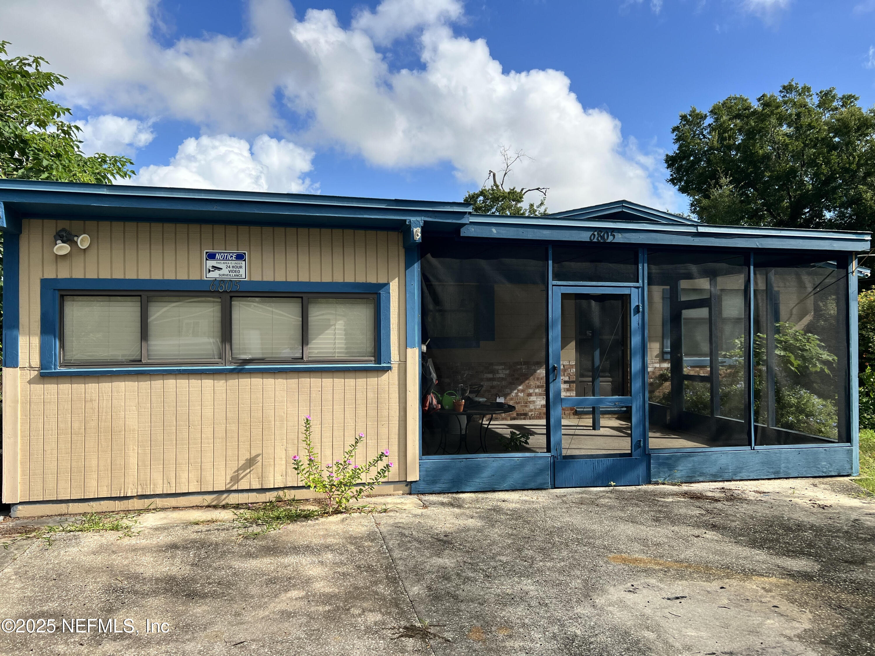 6805 TOM THUMB Drive