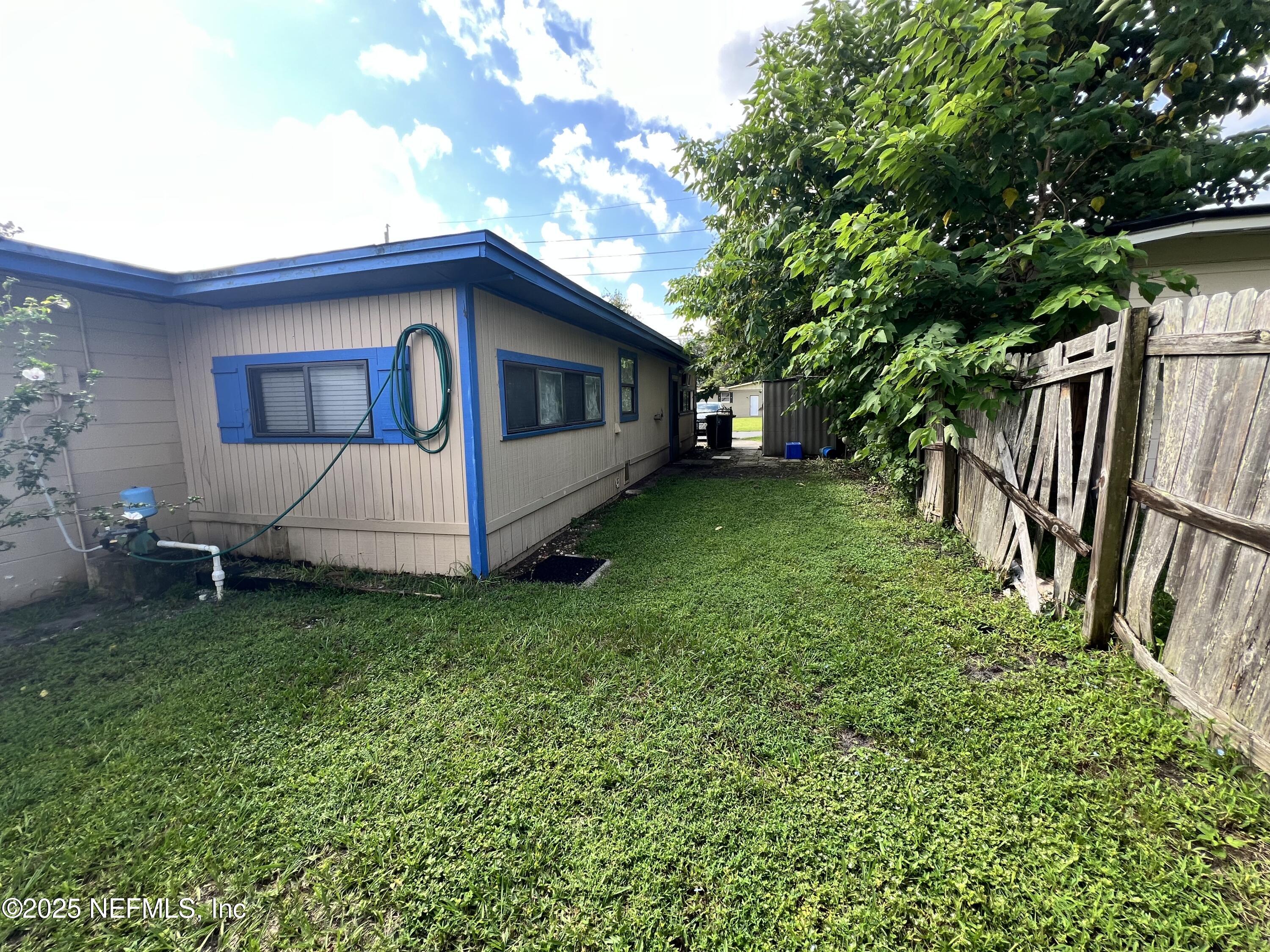 6805 TOM THUMB Drive