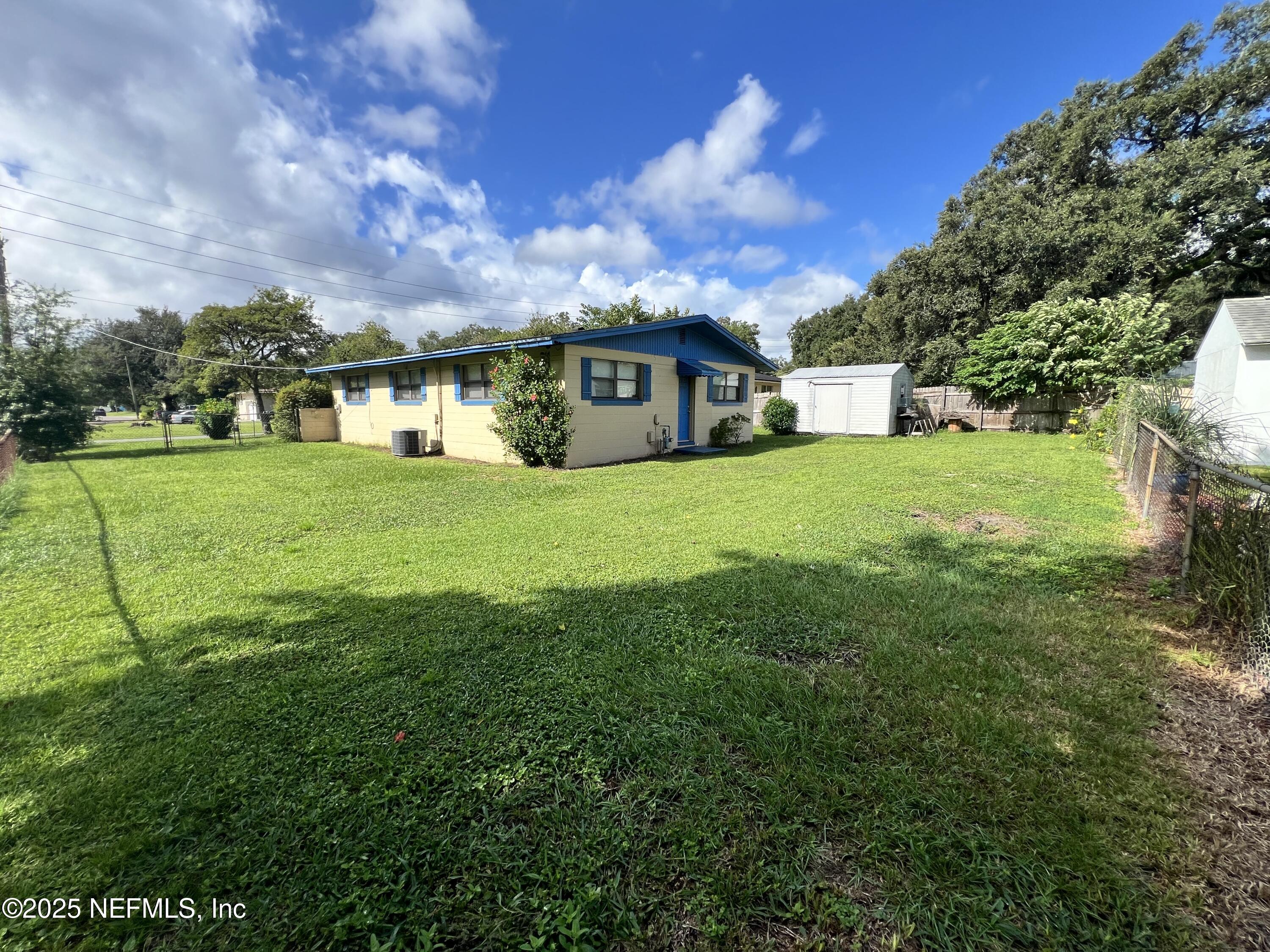 6805 TOM THUMB Drive