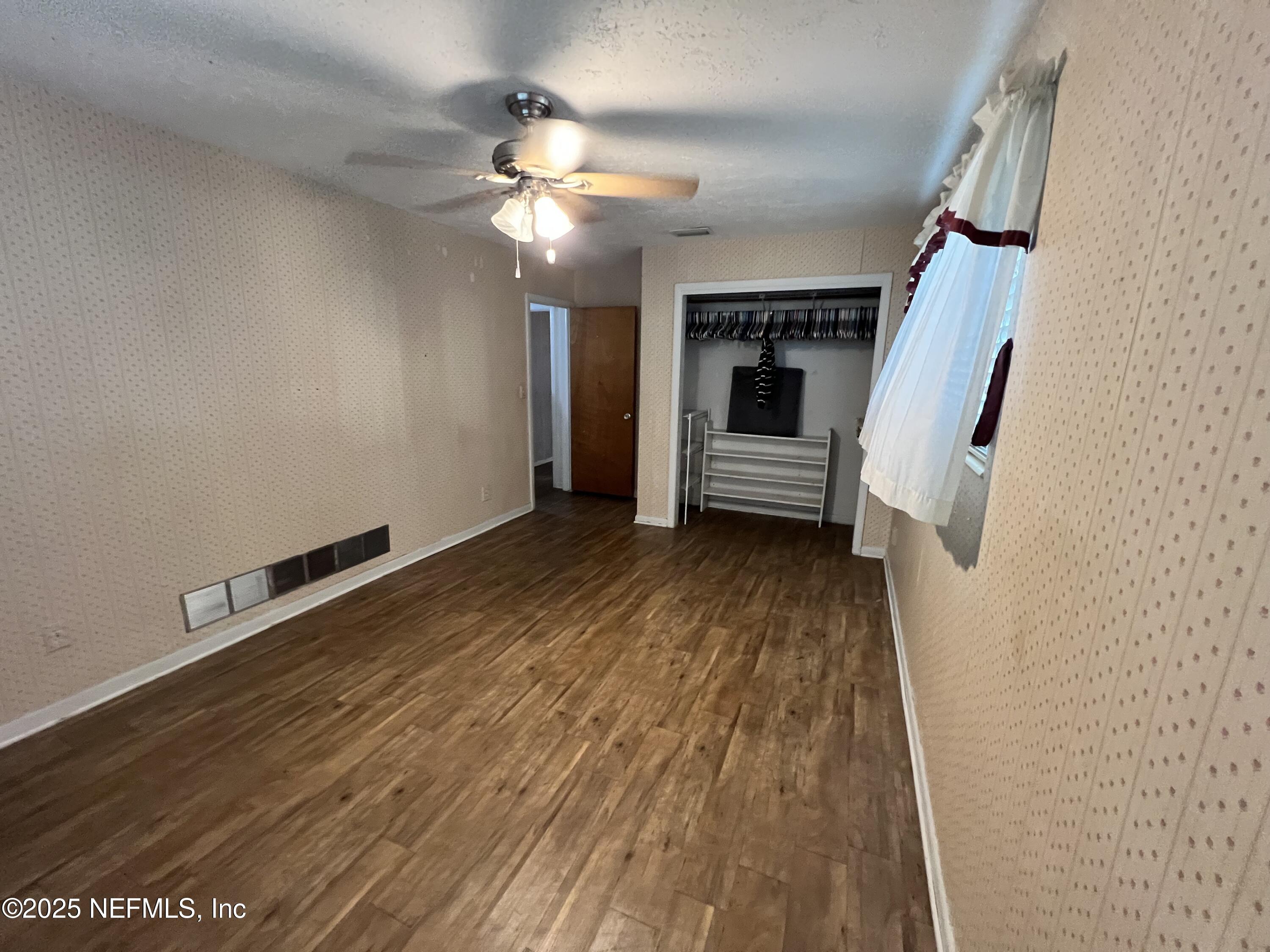 6805 TOM THUMB Drive