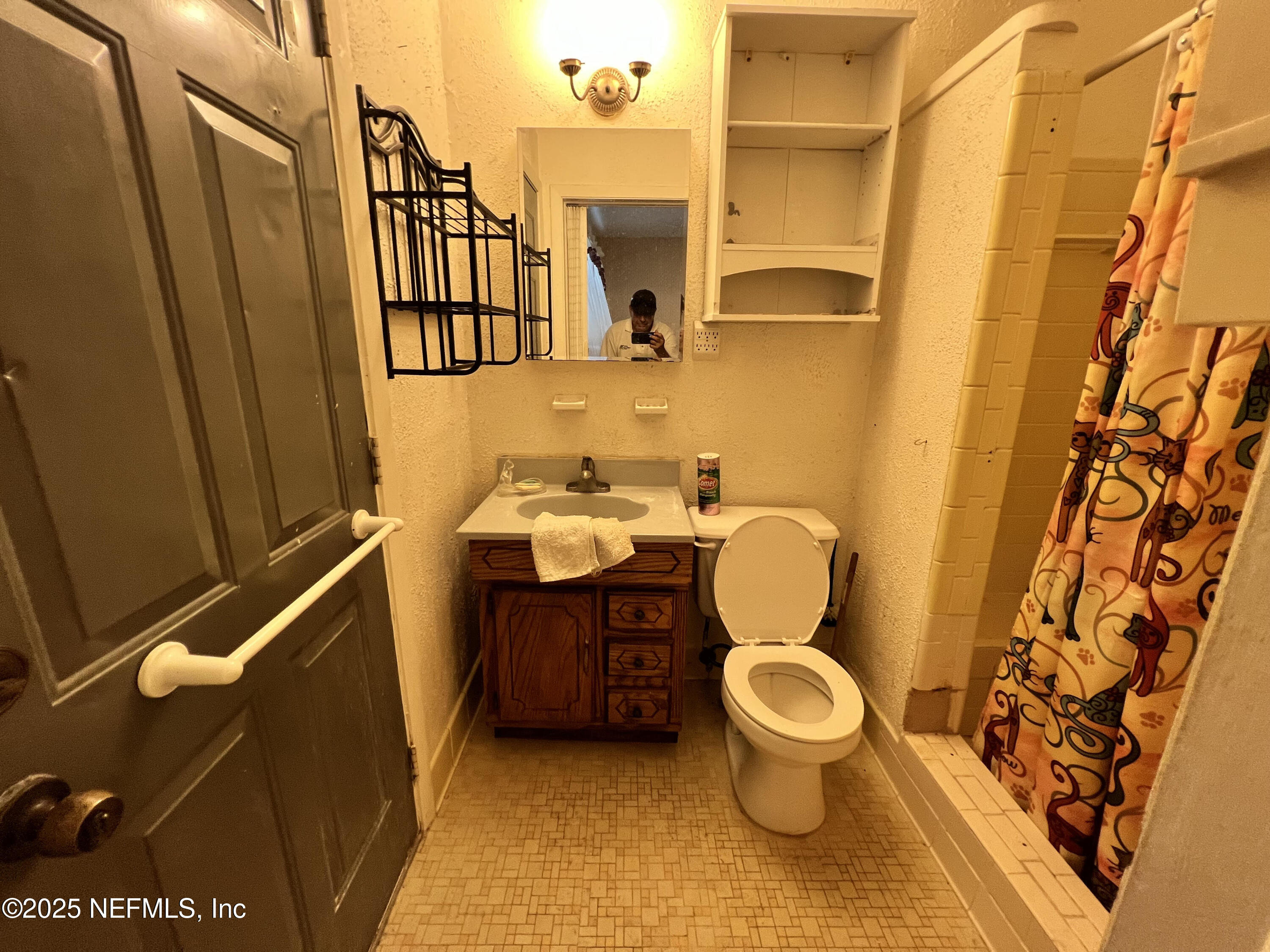 6805 TOM THUMB Drive