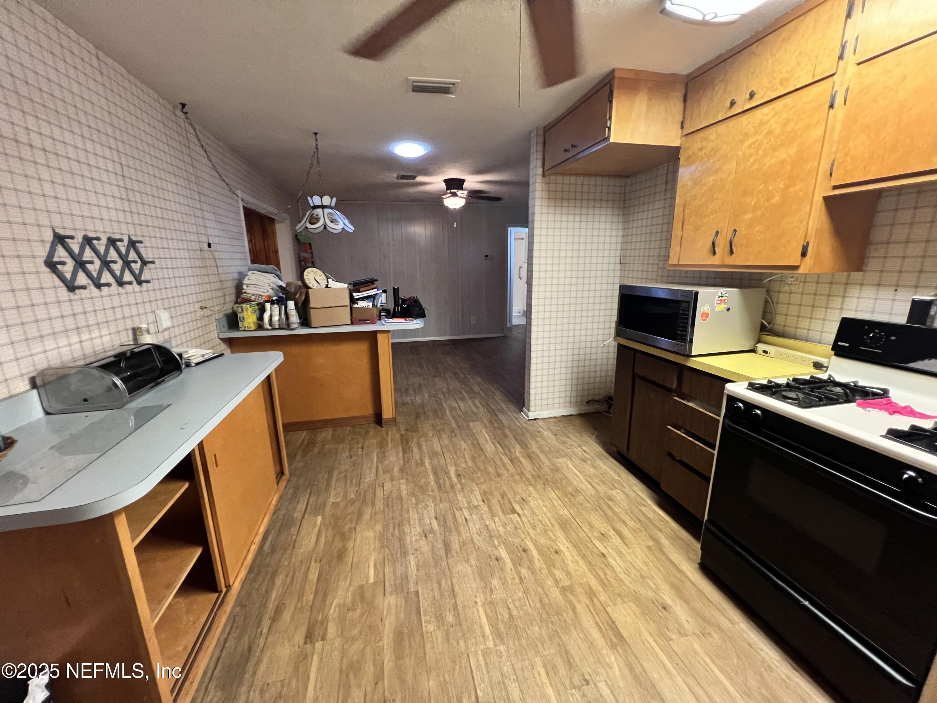 6805 TOM THUMB Drive