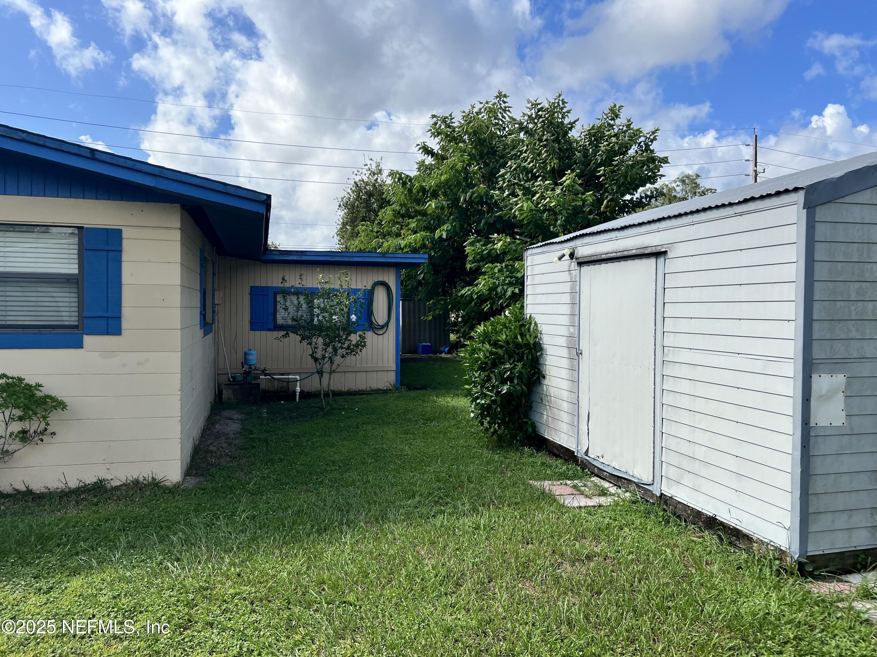 6805 TOM THUMB Drive