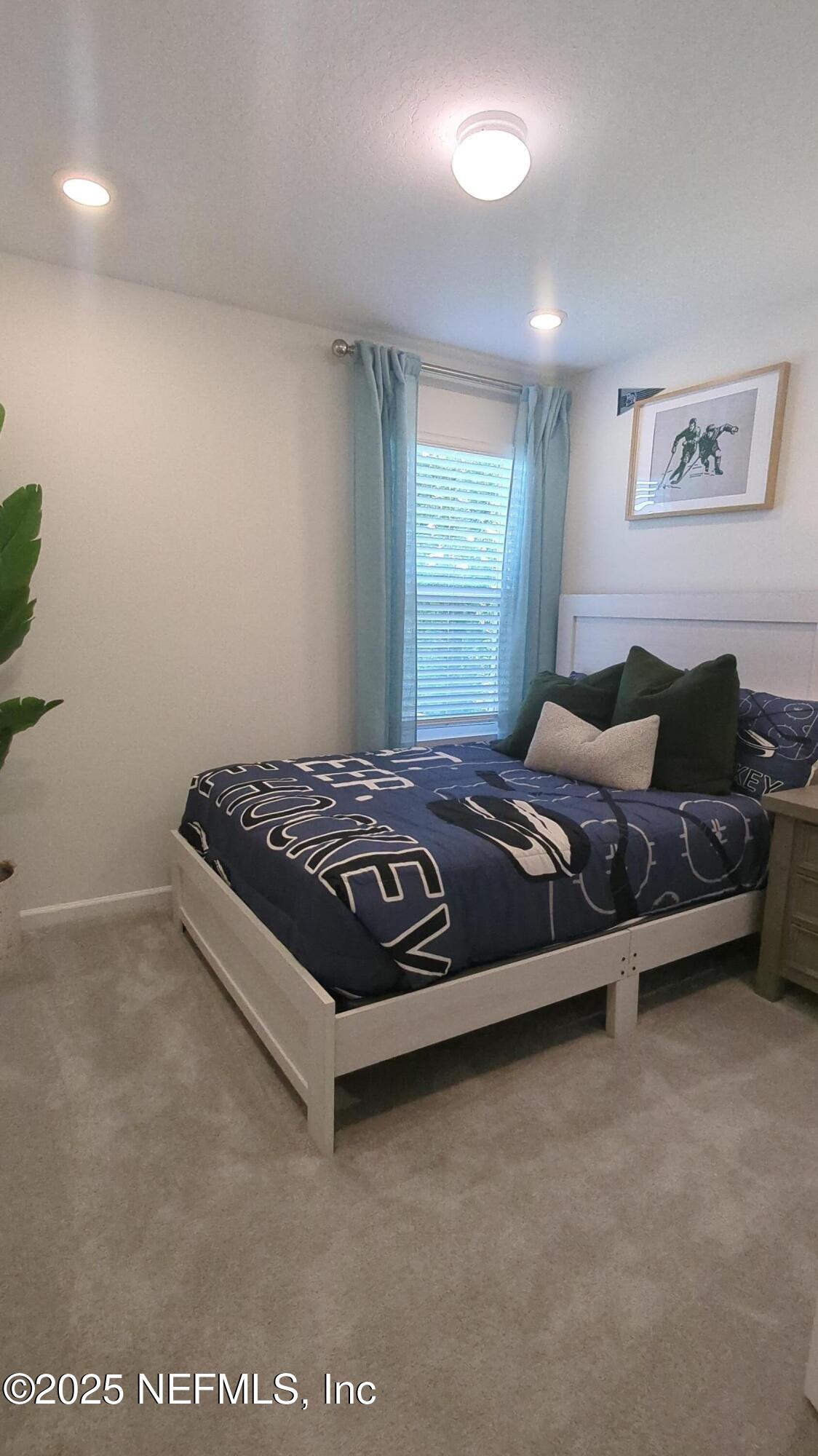 577 HOLLY LAKES Drive