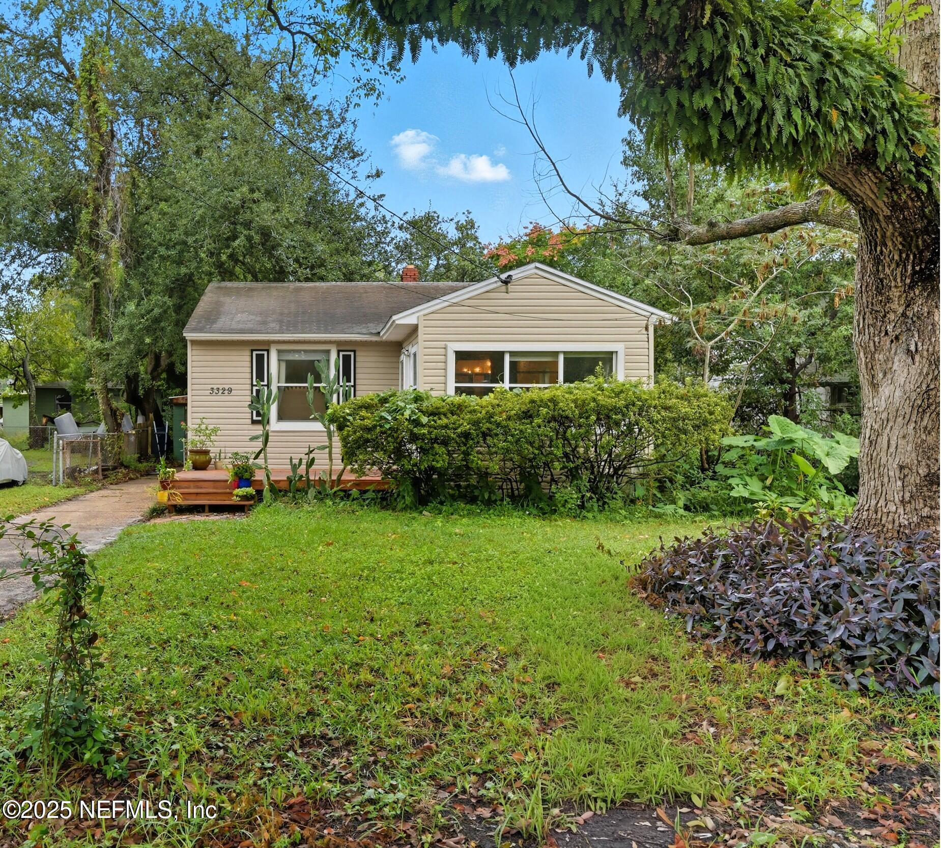 3329 DELLWOOD Avenue