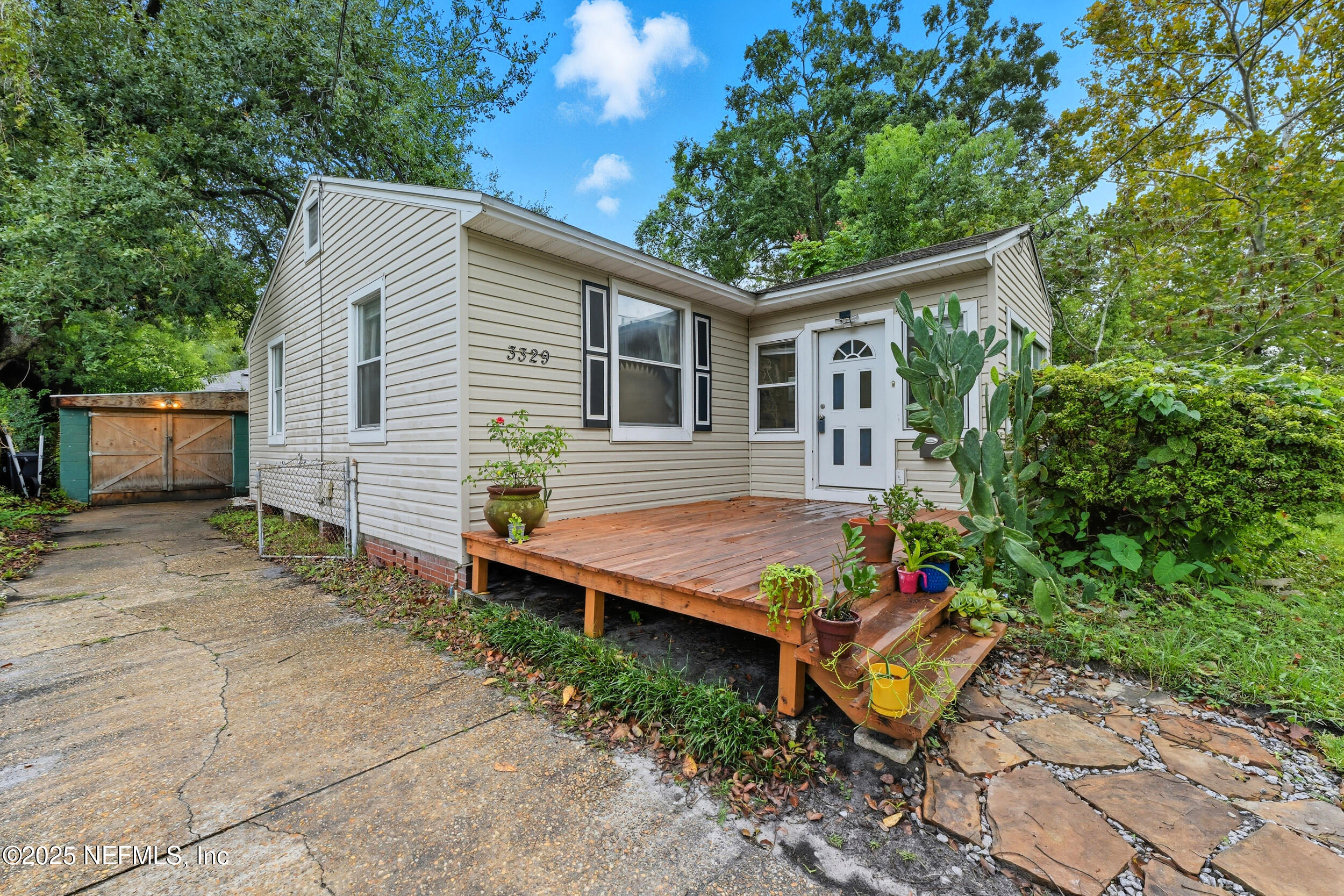 3329 DELLWOOD Avenue