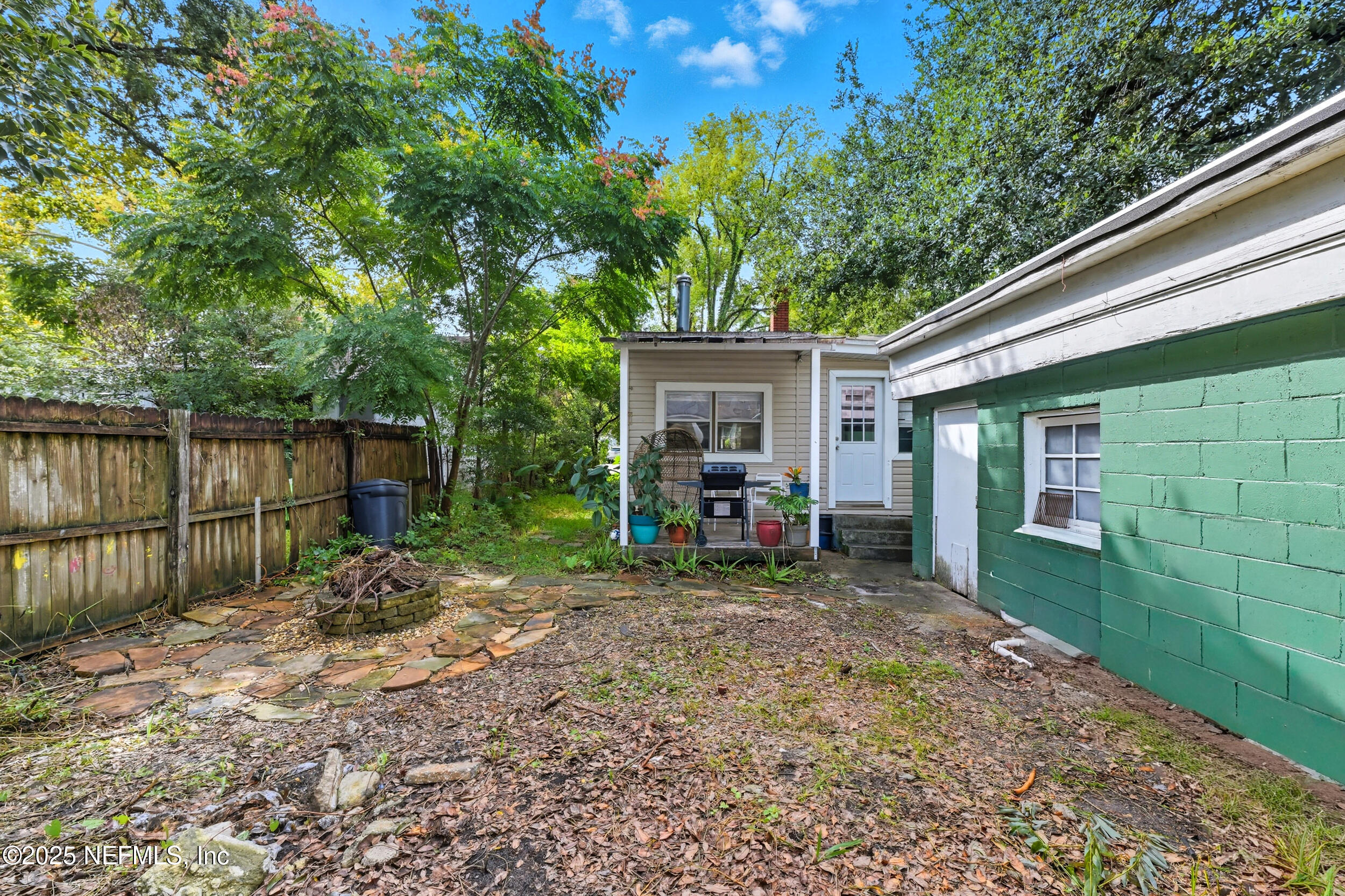 3329 DELLWOOD Avenue