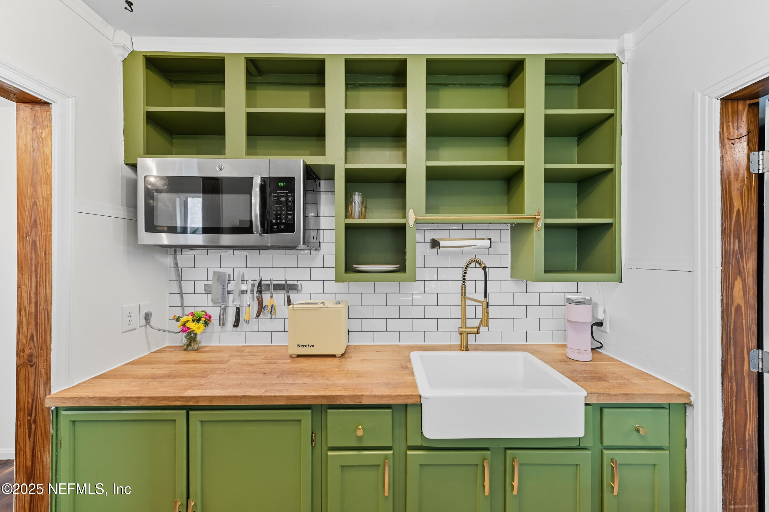 3329 DELLWOOD Avenue