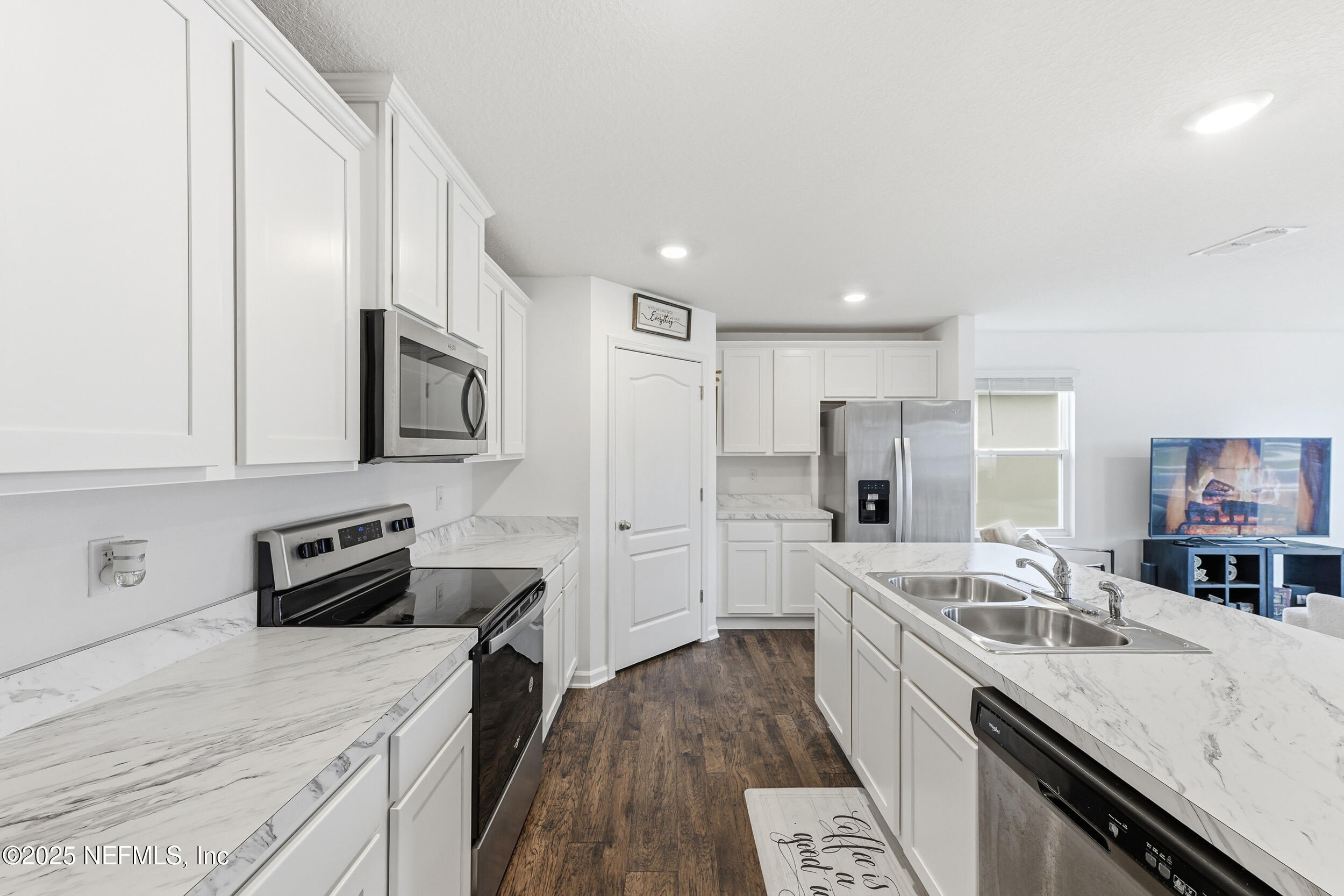 2437 FALLING STAR Lane