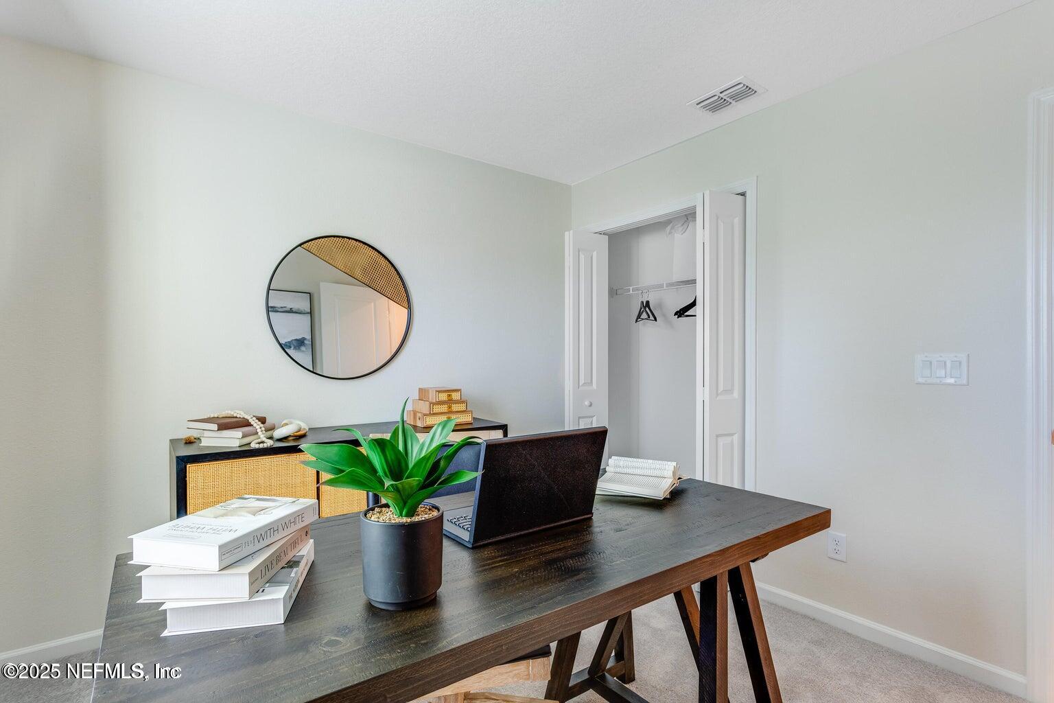 559 HOLLY LAKES Drive