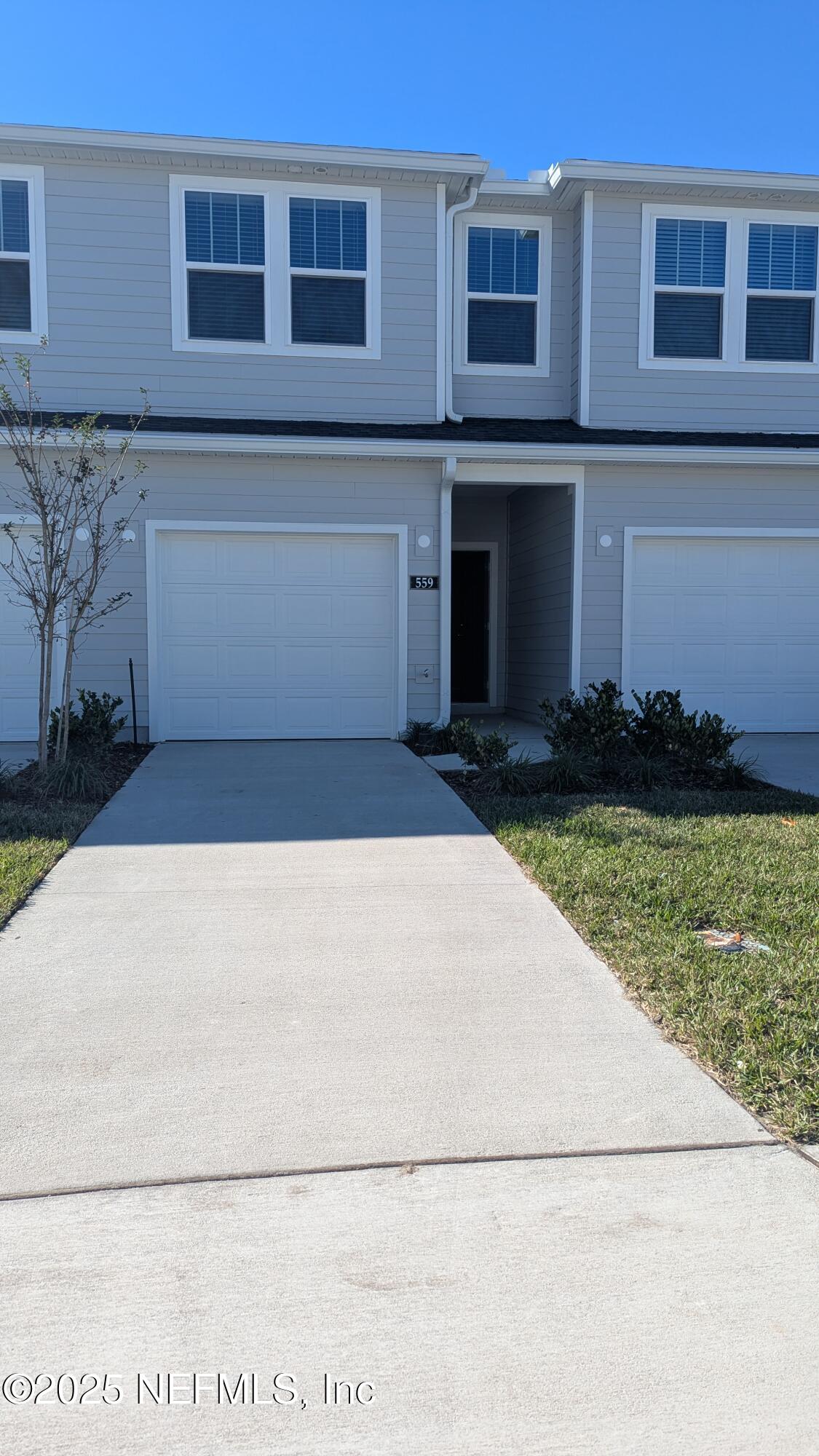 559 HOLLY LAKES Drive