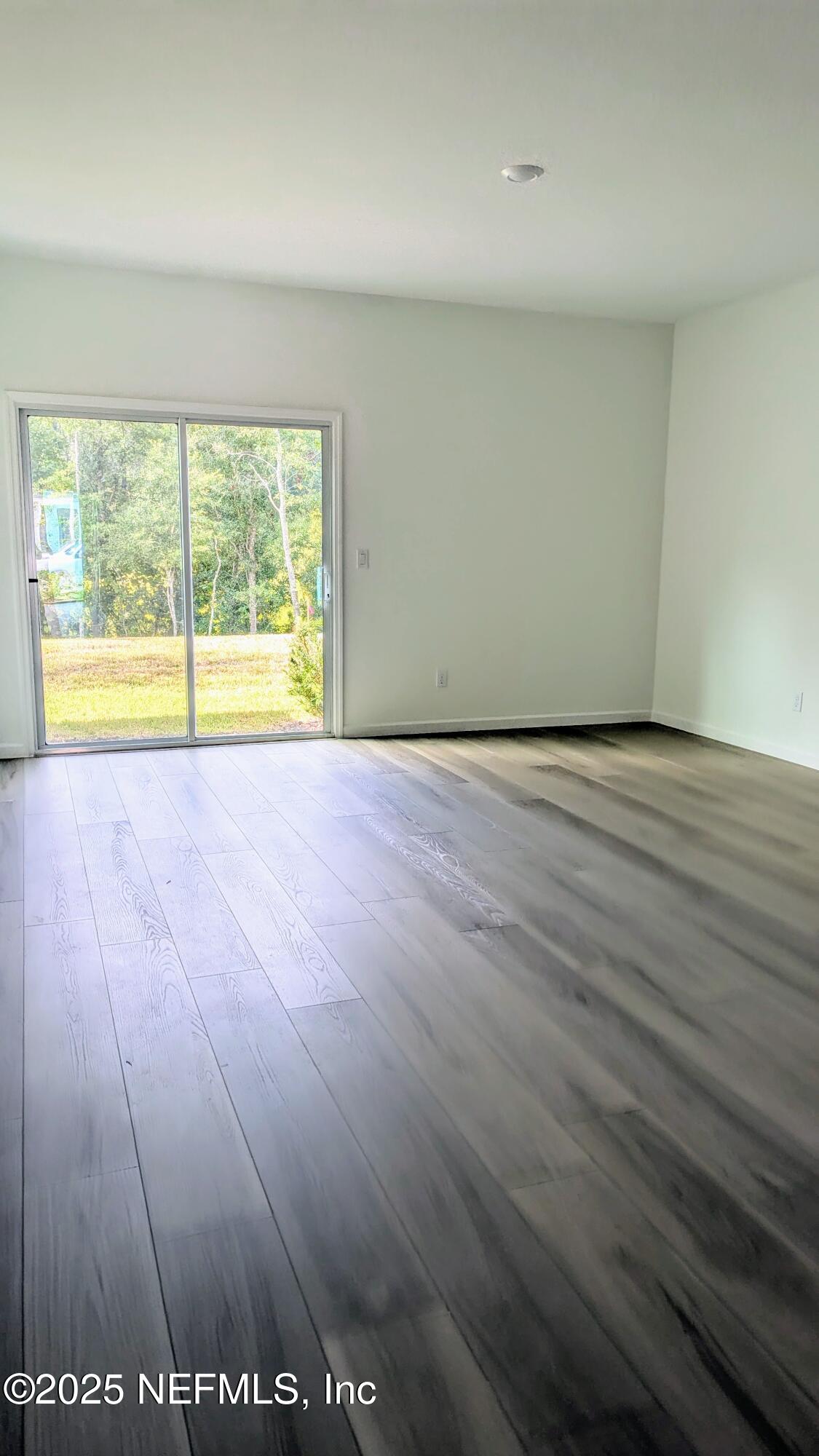 559 HOLLY LAKES Drive