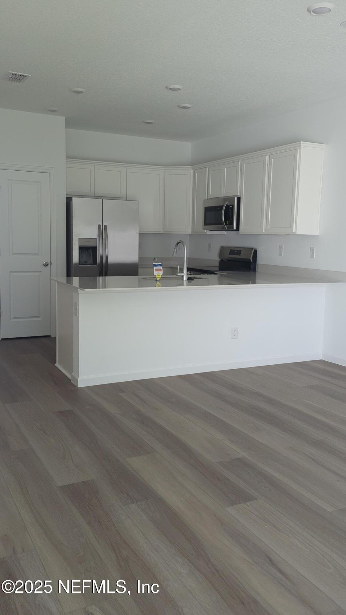 559 HOLLY LAKES Drive