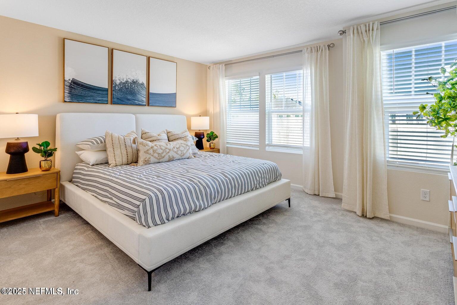 559 HOLLY LAKES Drive