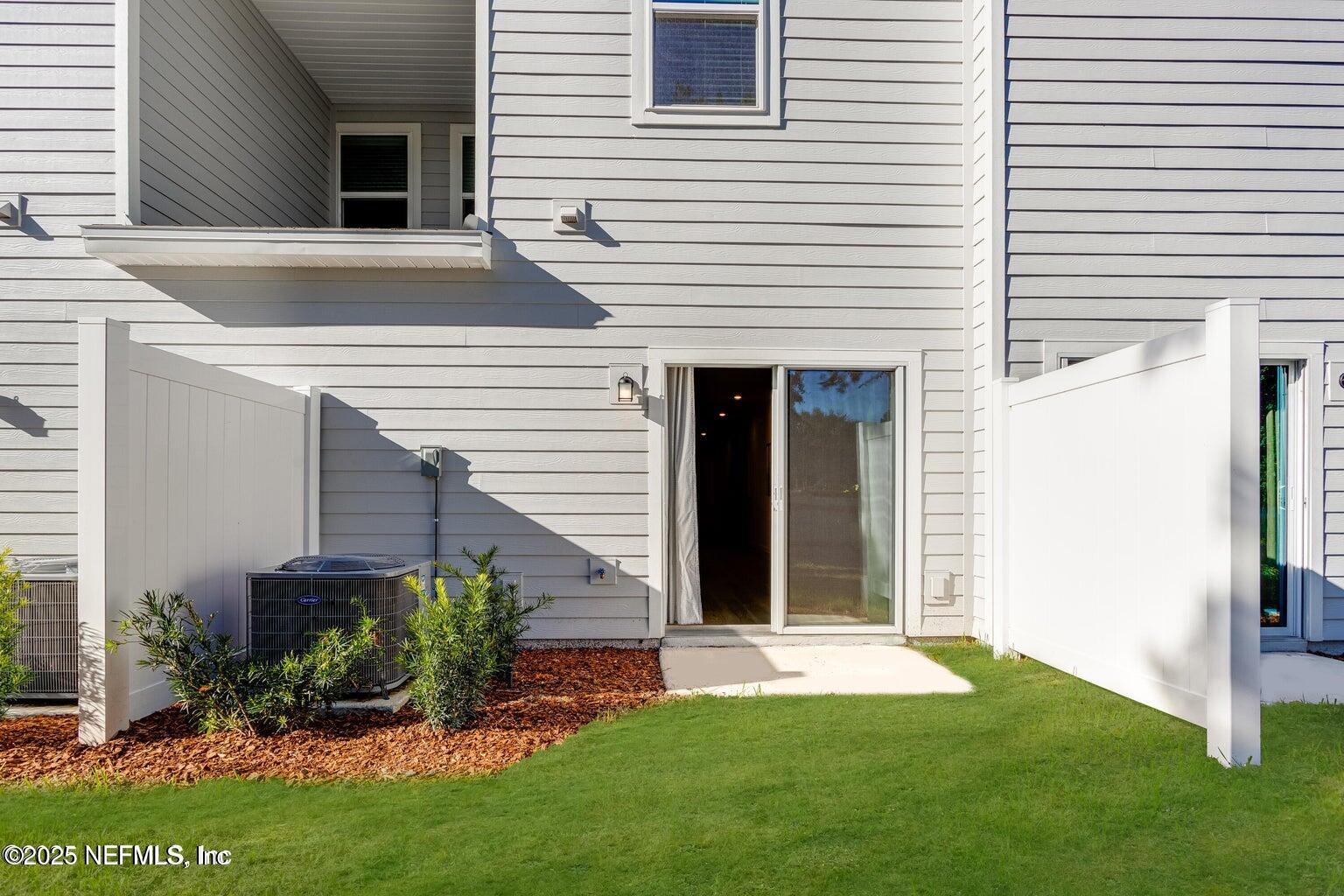 542 HOLLY LAKES Drive