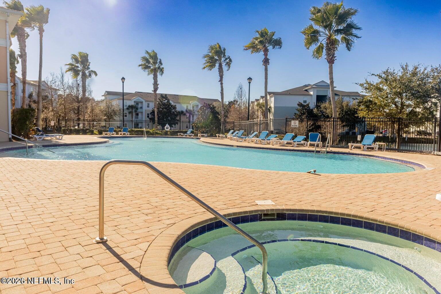 8226 GREEN PARROT Road 105