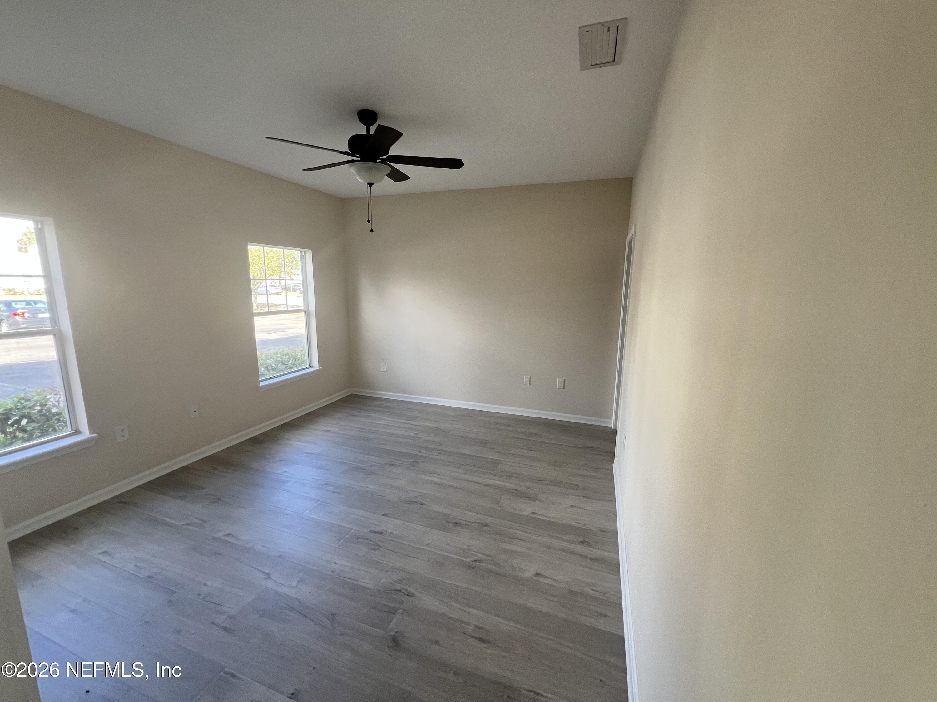 8226 GREEN PARROT Road 105