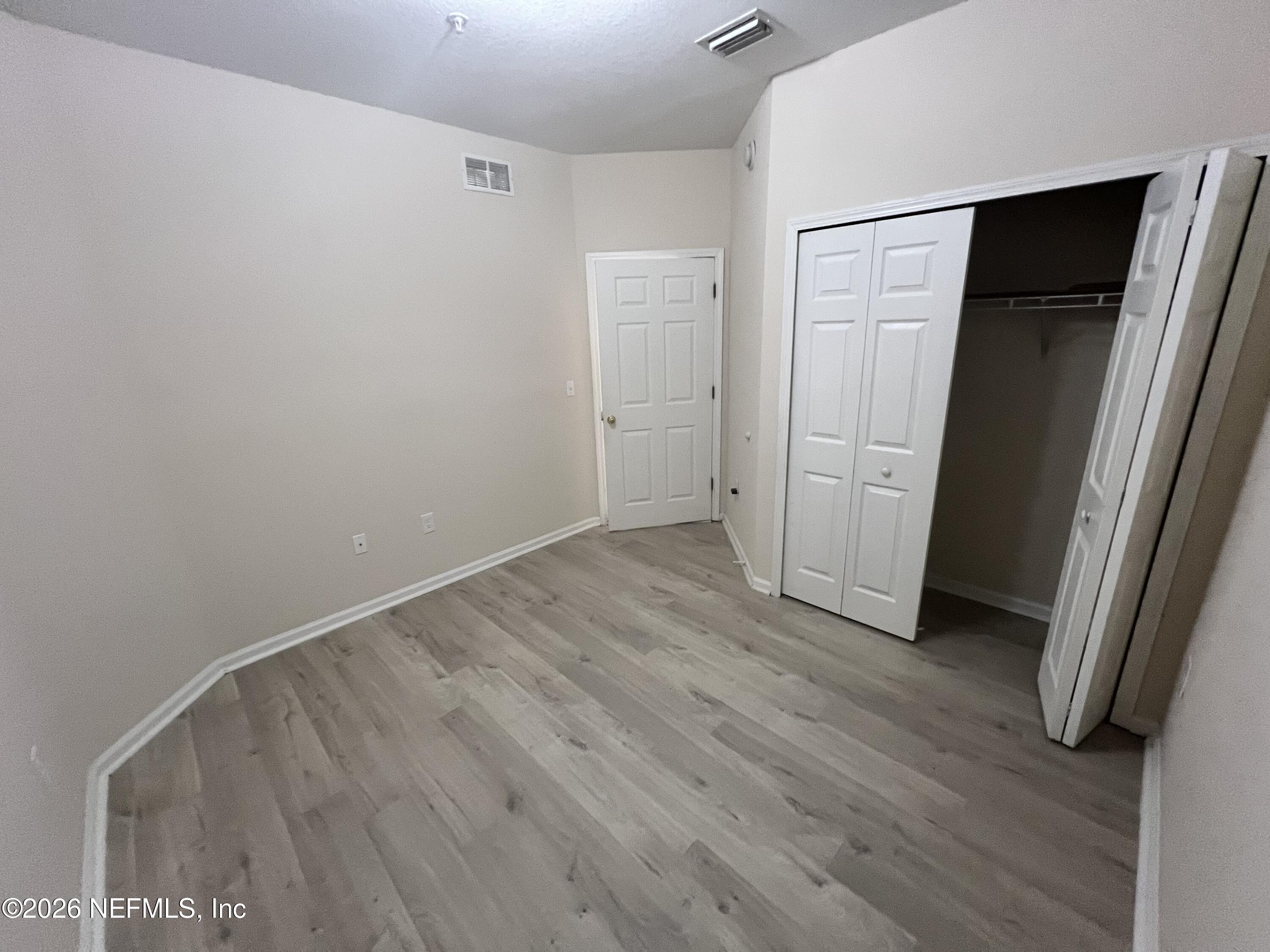 8226 GREEN PARROT Road 105