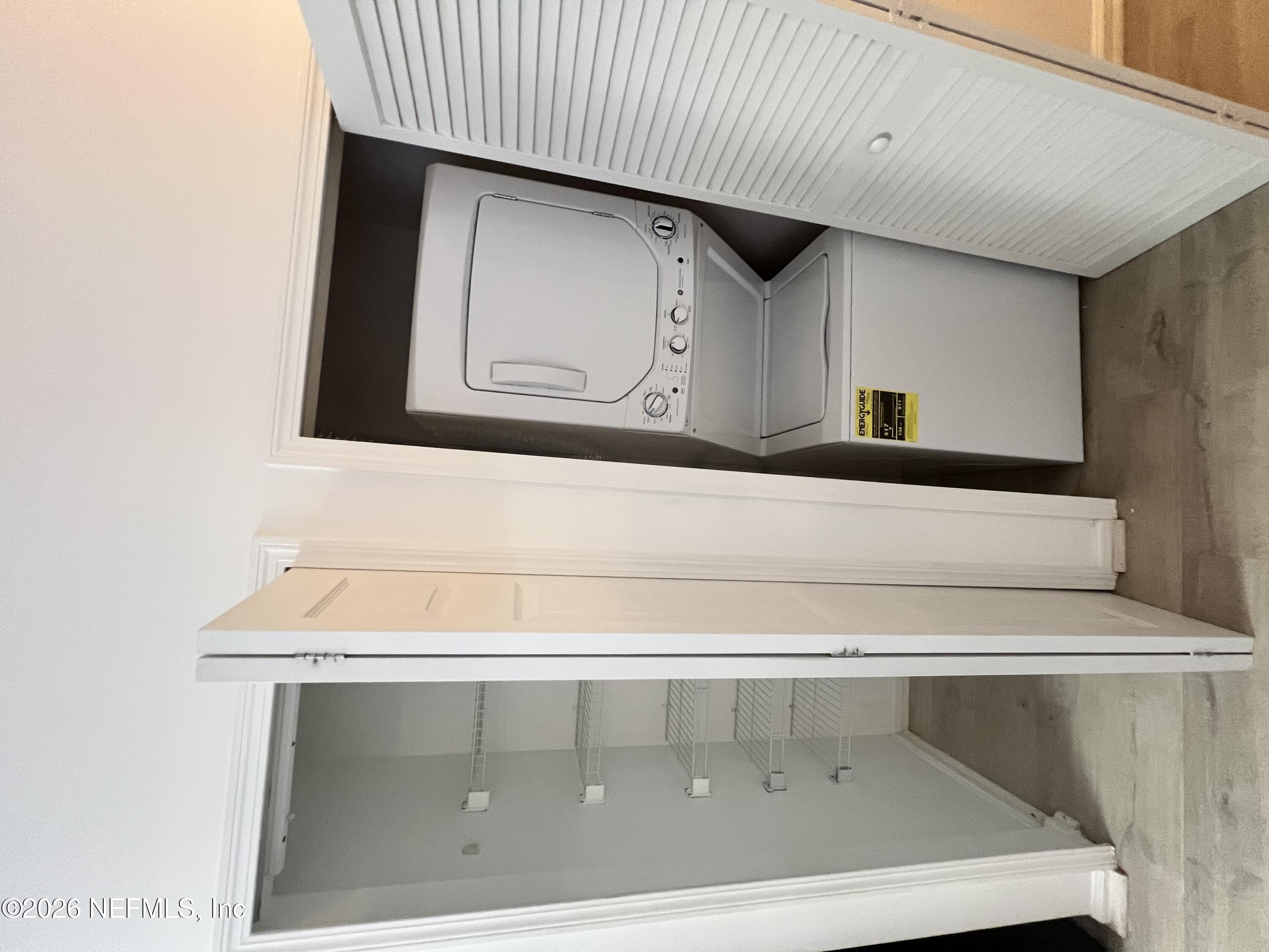 8226 GREEN PARROT Road 105