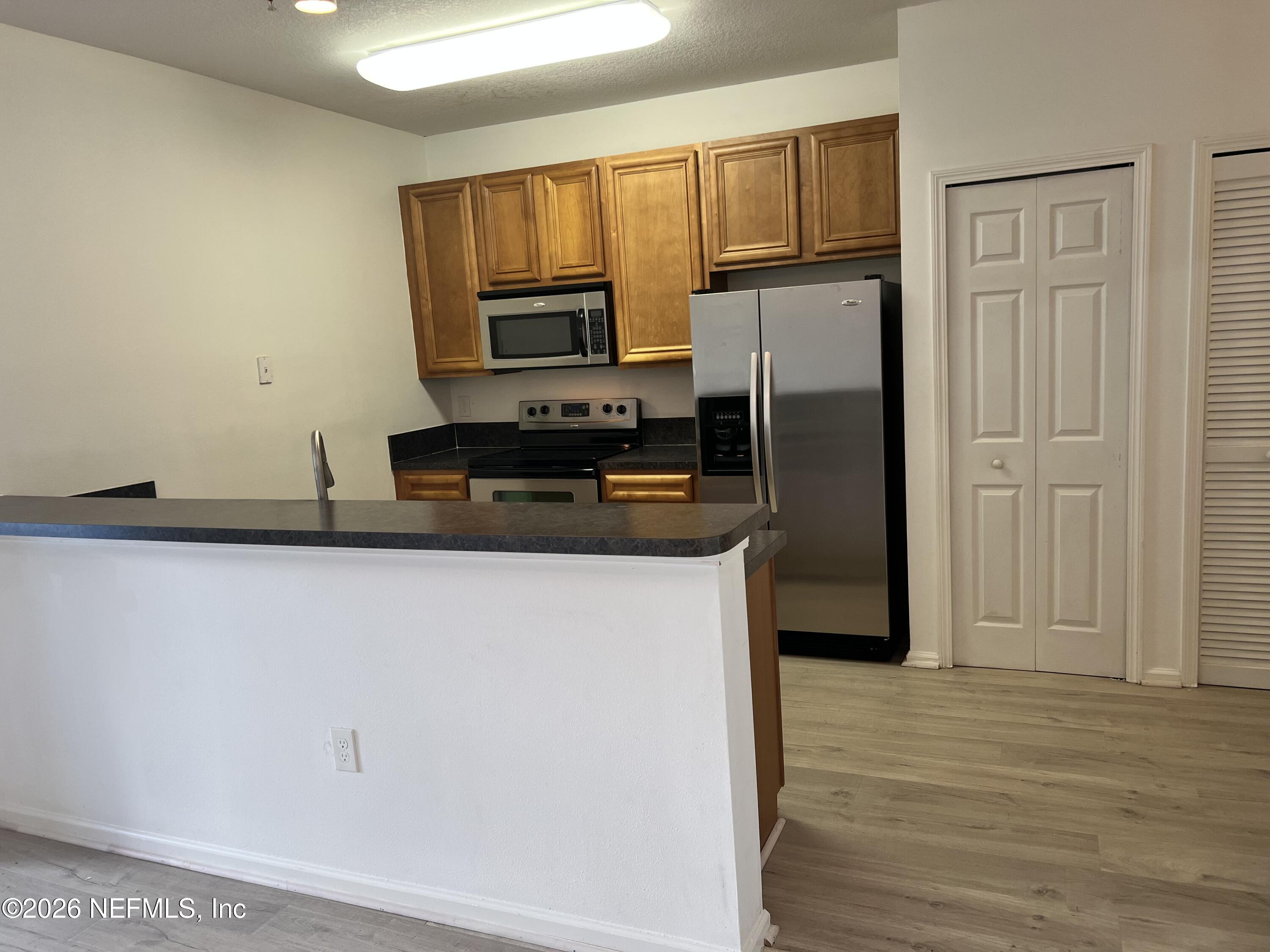 8226 GREEN PARROT Road 105