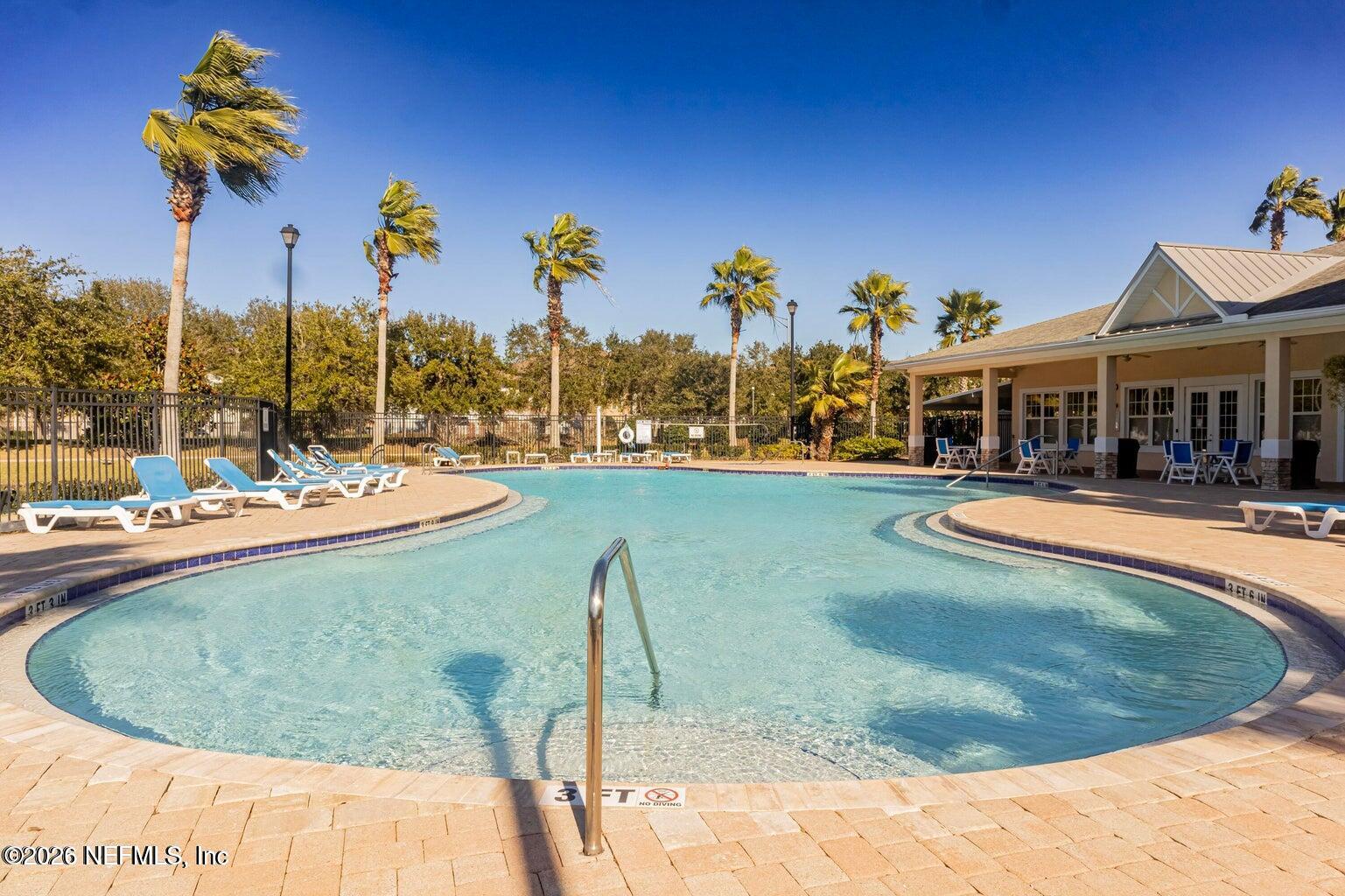 8226 GREEN PARROT Road 105