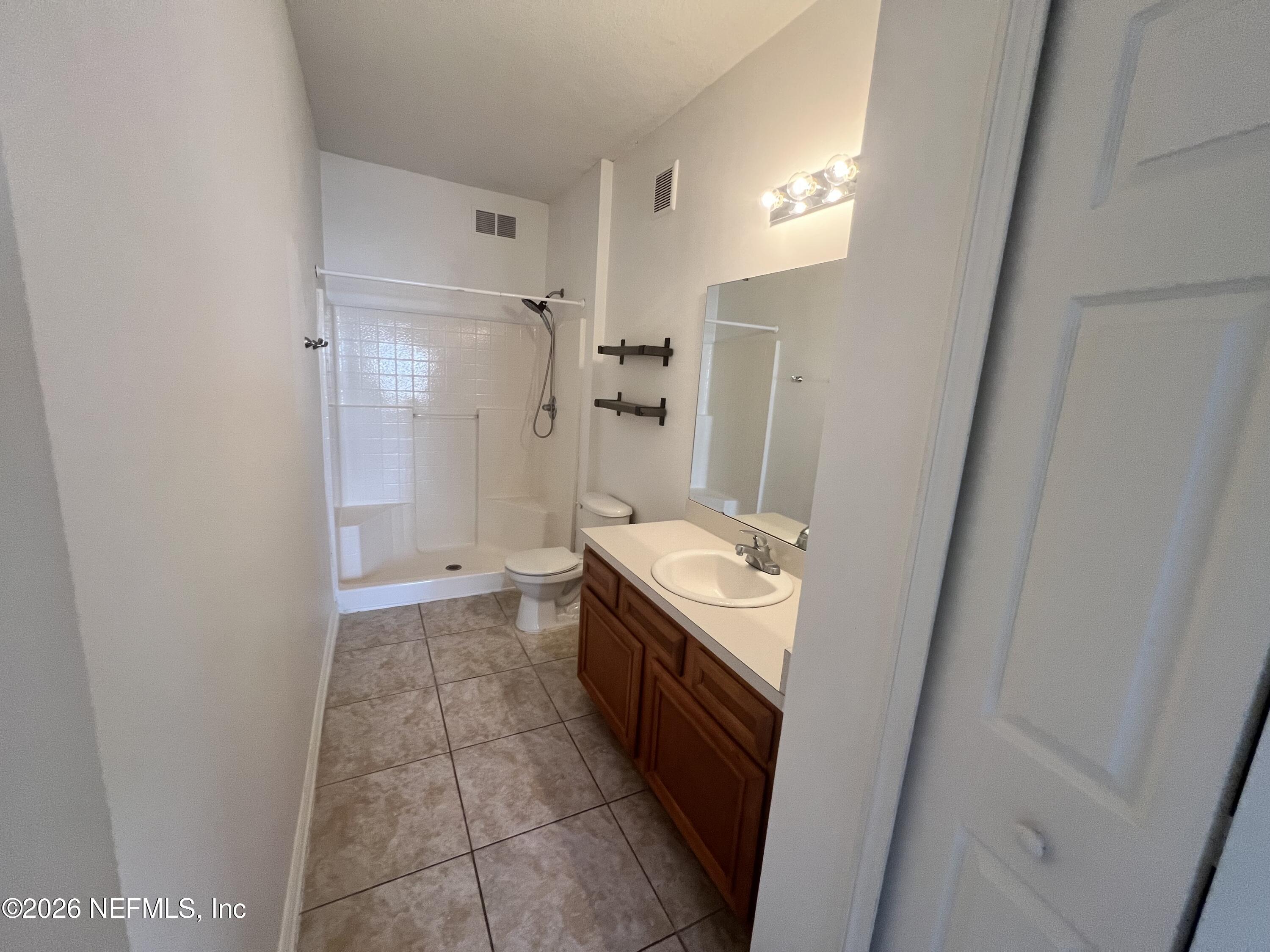 8226 GREEN PARROT Road 105