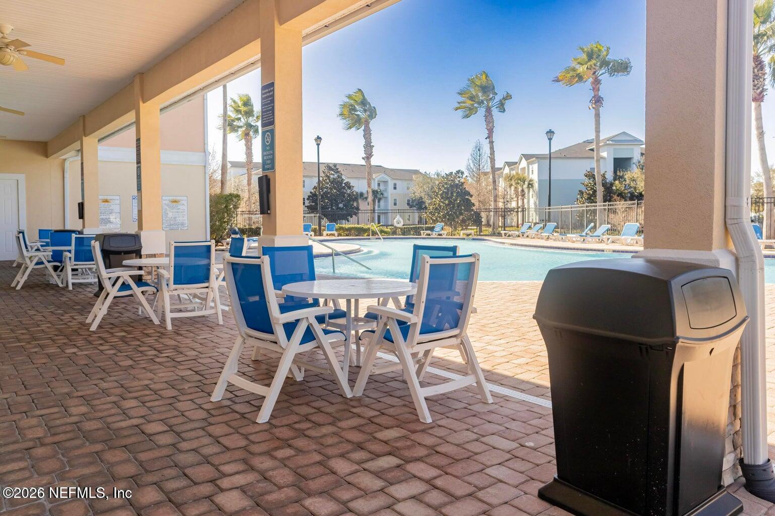 8226 GREEN PARROT Road 105