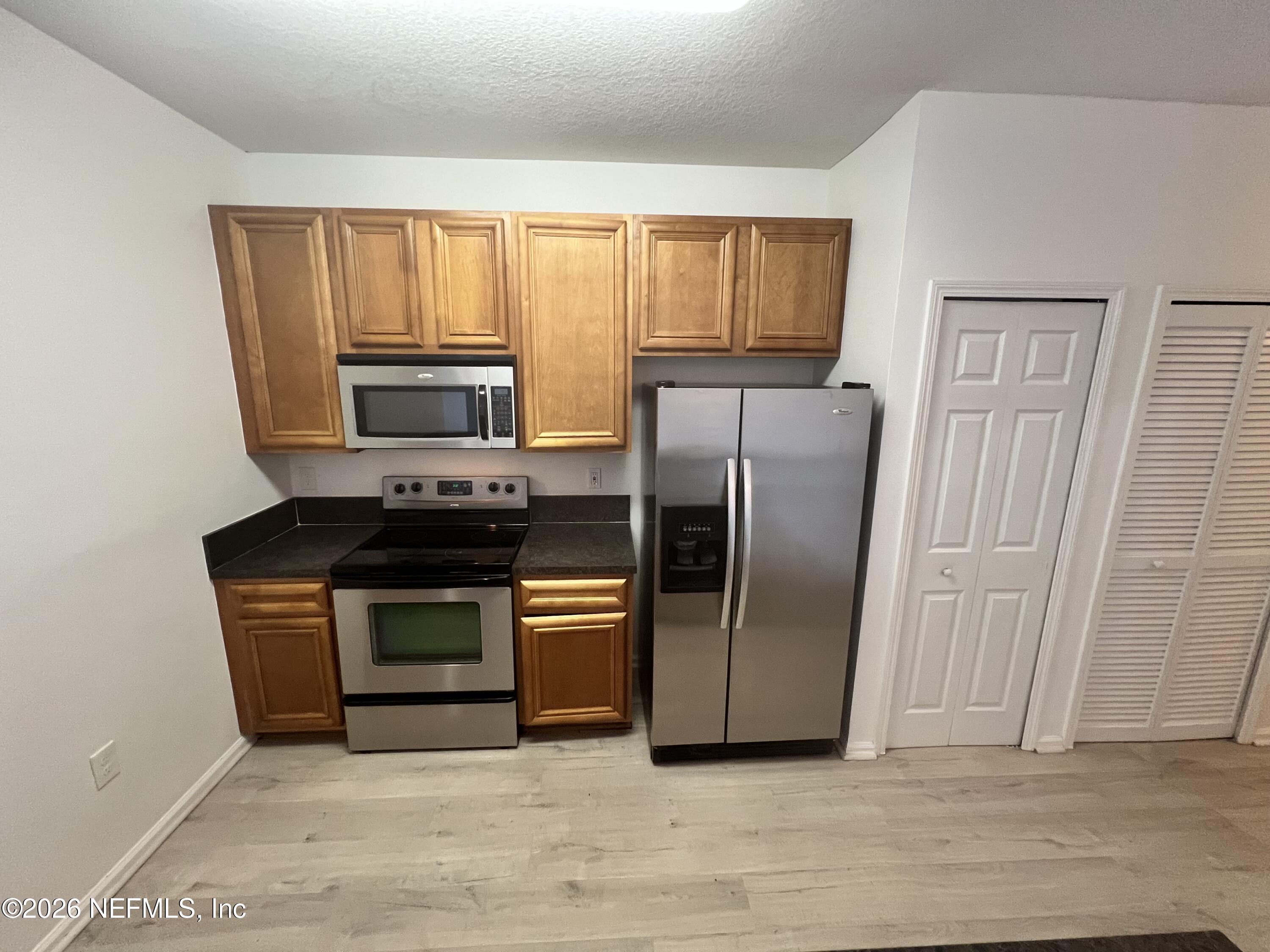 8226 GREEN PARROT Road 105